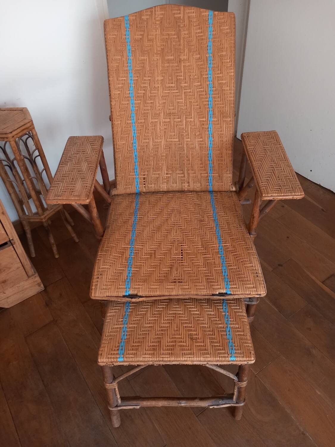 Rattan lounge chair