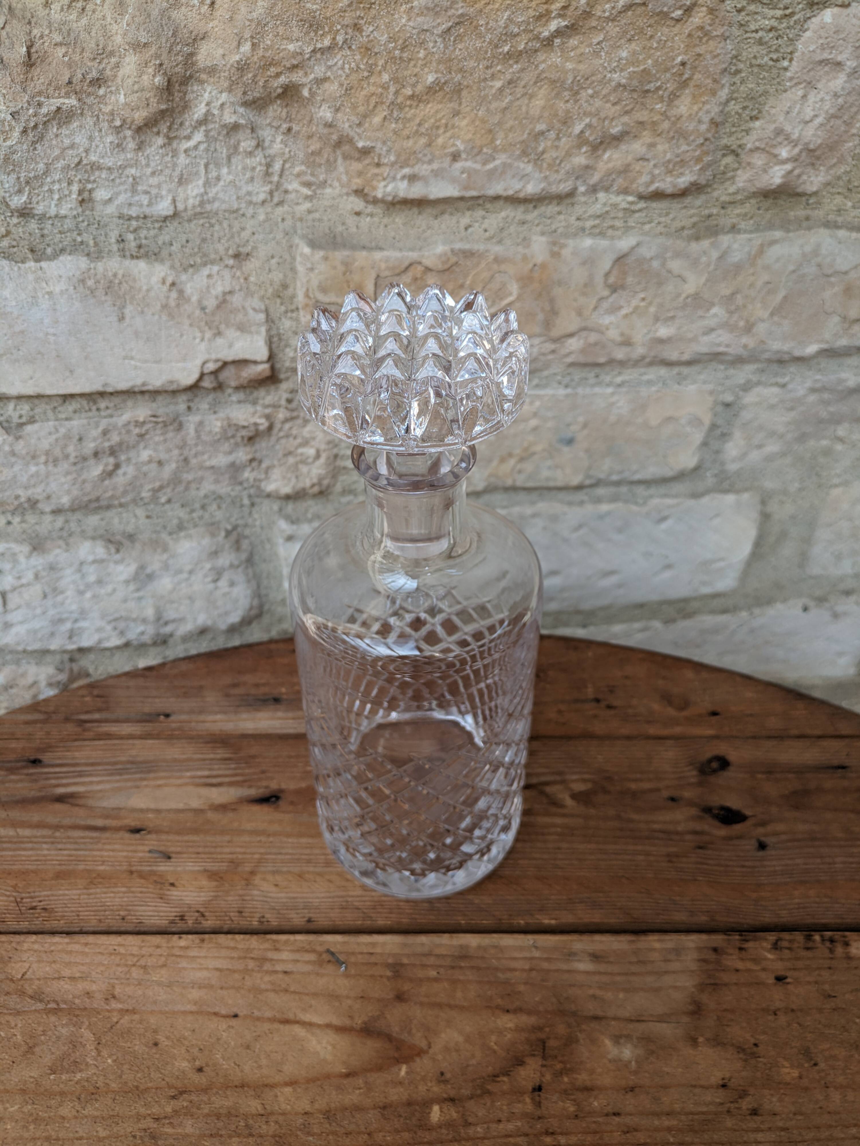 Ancienne carafe en cristal taillé avec bouchon 1l