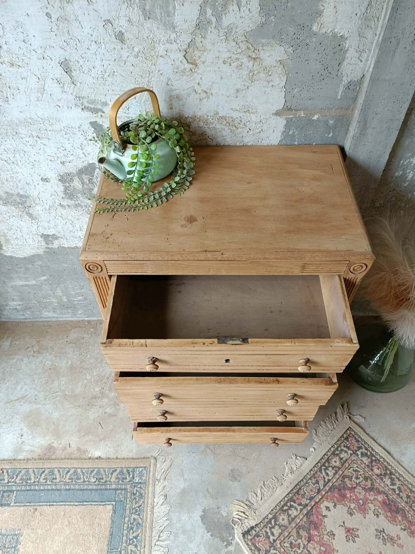Parisian commode