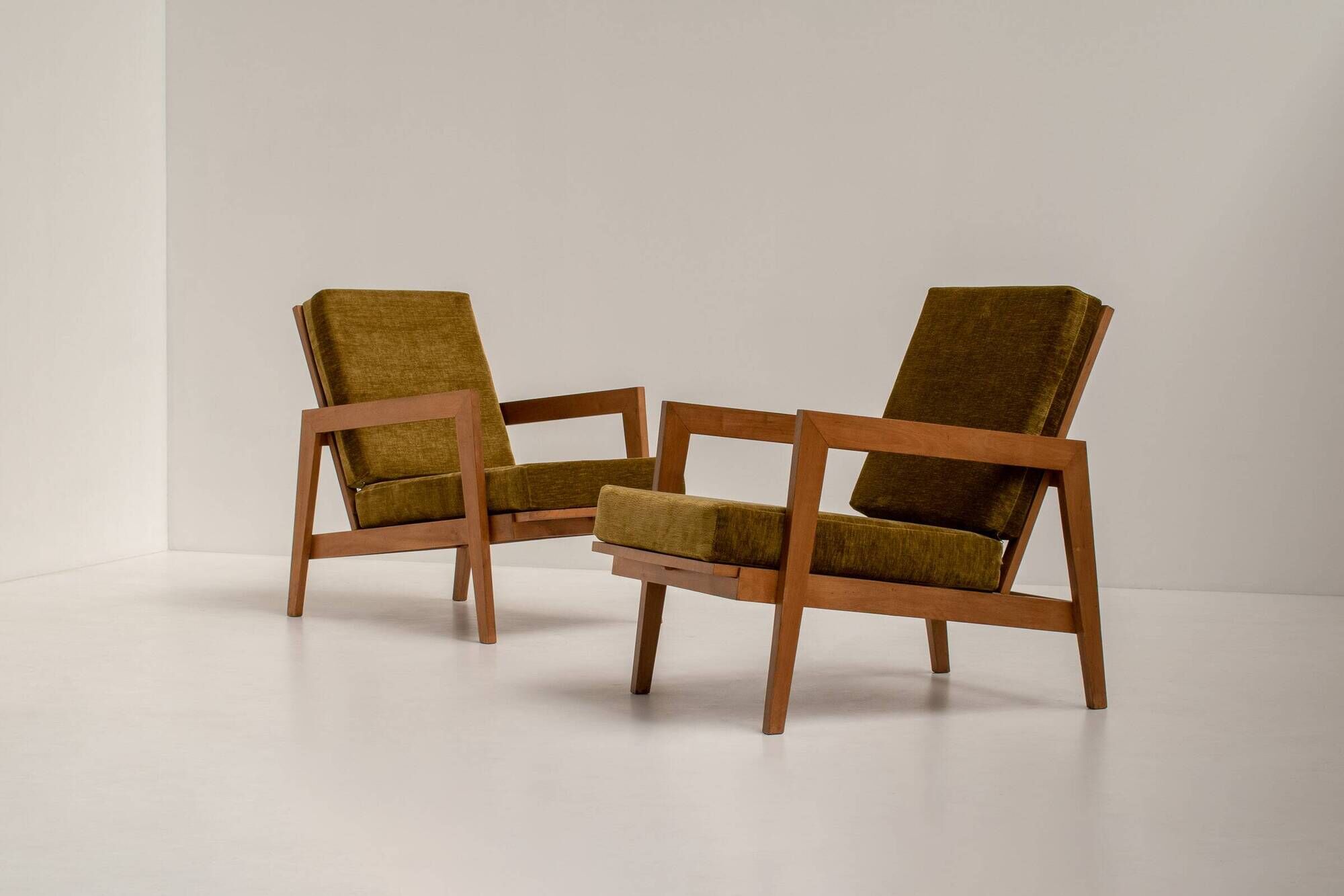 Paire de fauteuils de reconstruction française, France 1960s