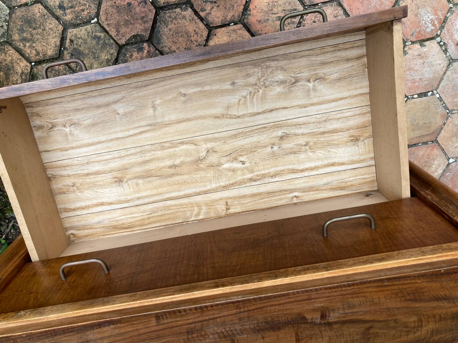 Compass leg chest of drawers