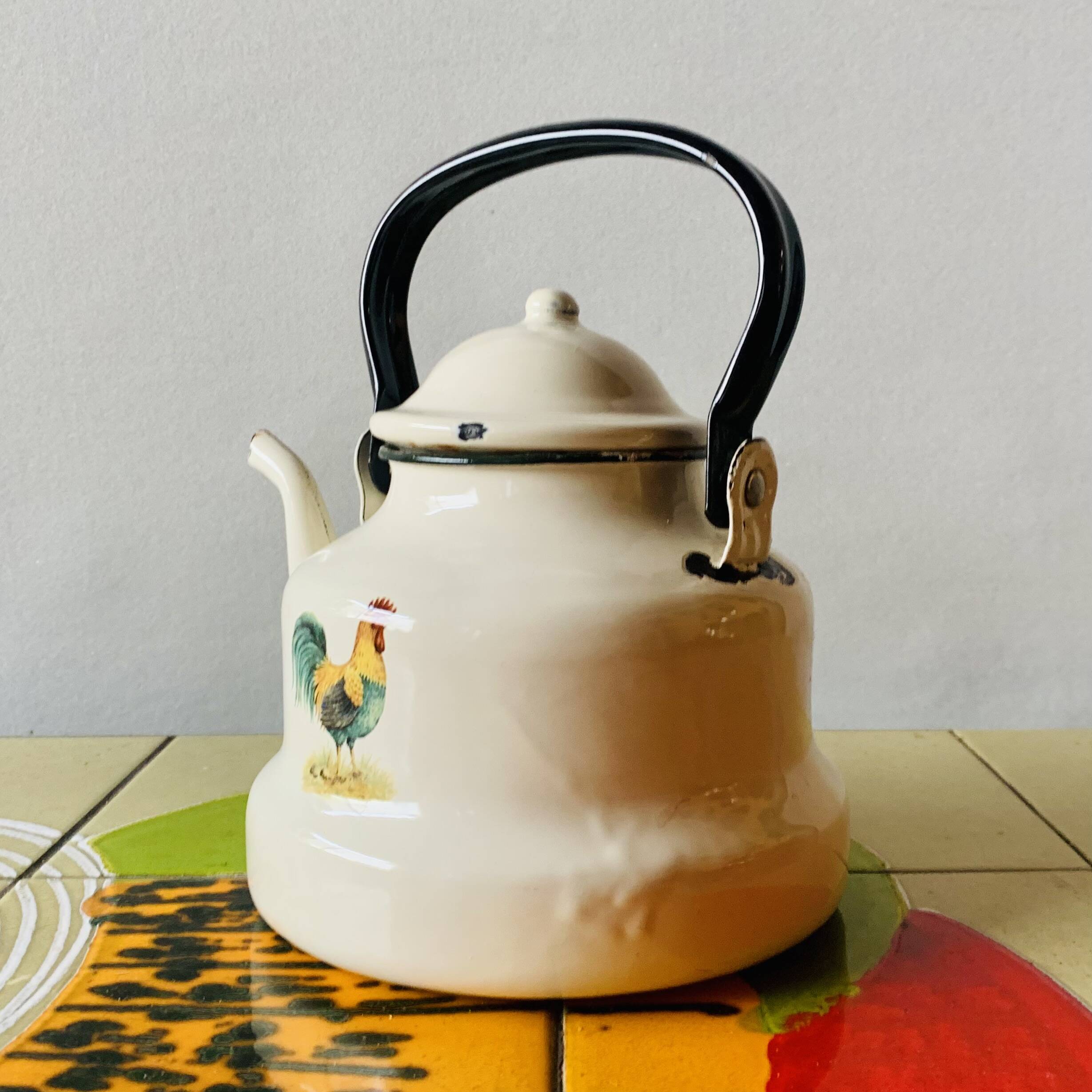 Vintage enameled sheet metal kettle - rooster decor