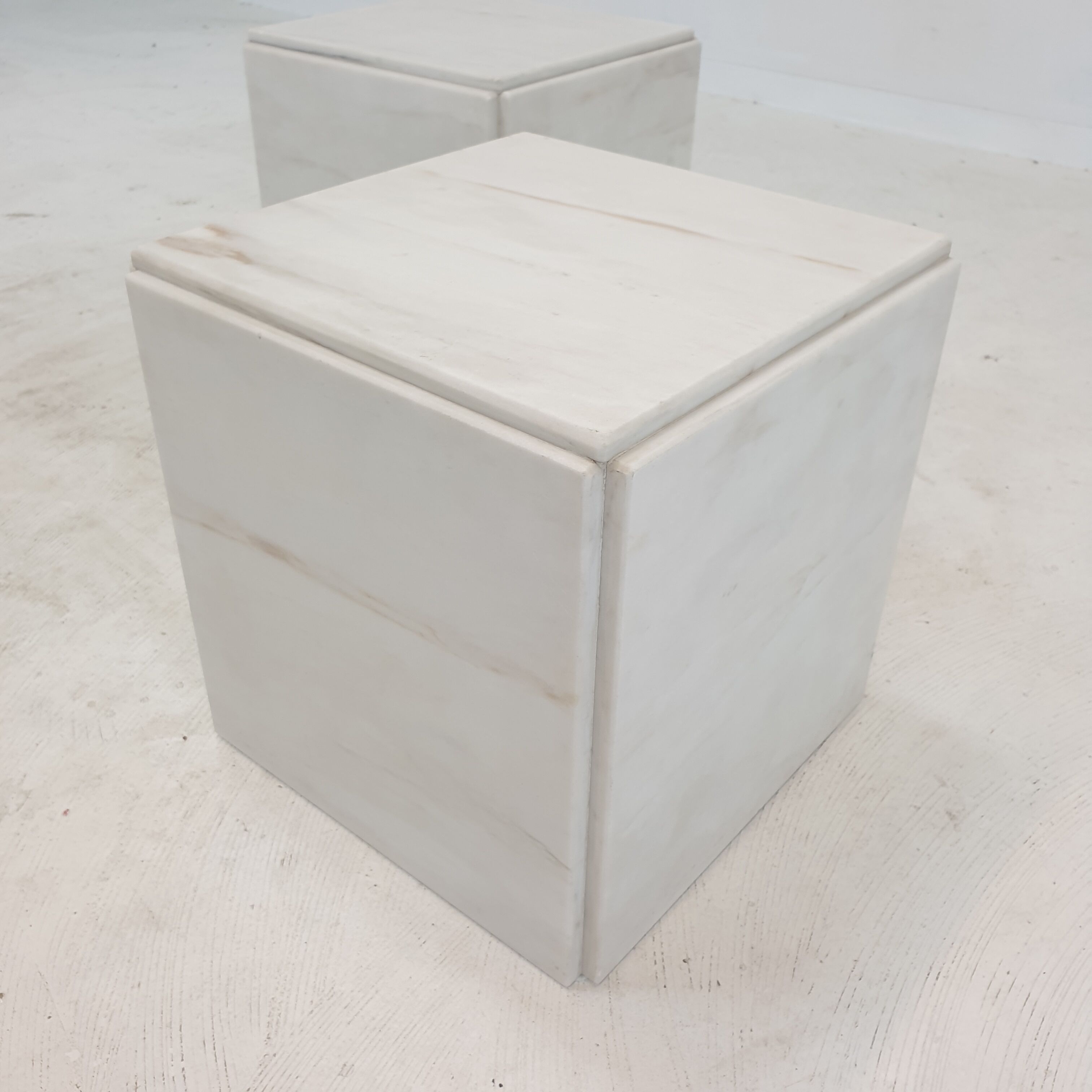 Set of 2 italian marble pedestals or side tables, 1980's