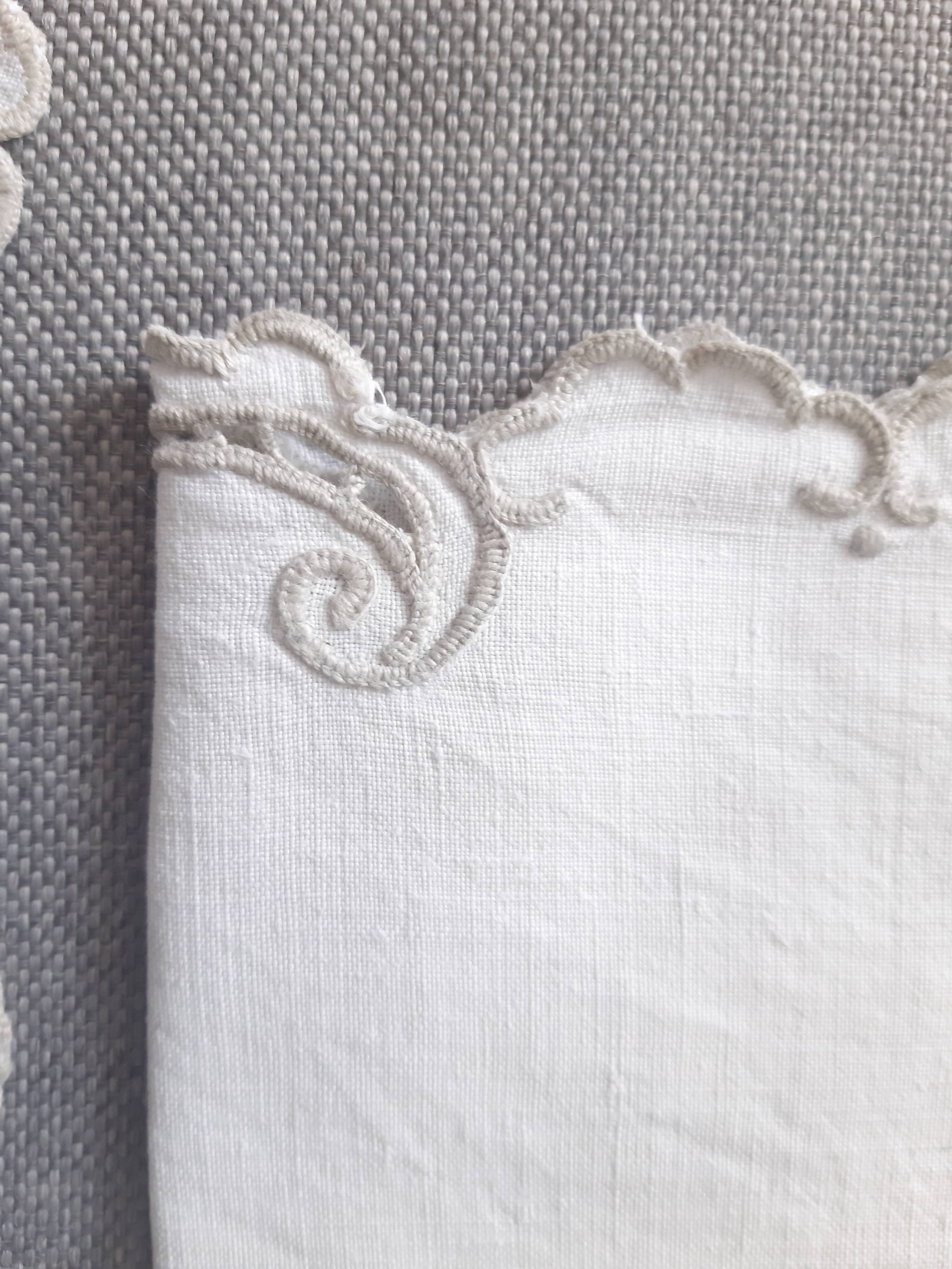 Towels/ 4 tea towels