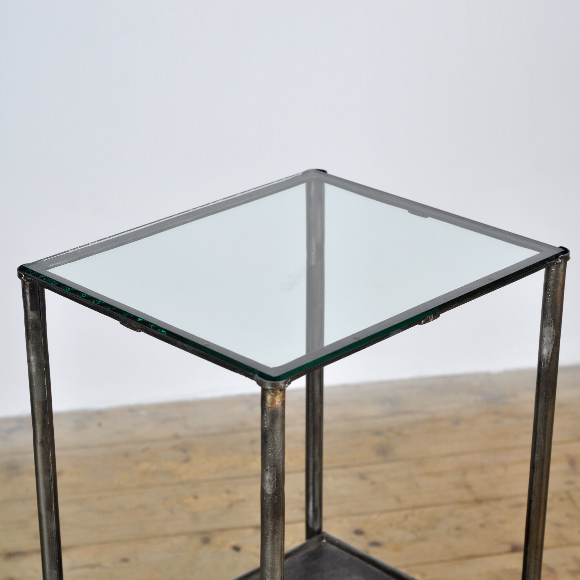 Table de chevet en fer, années 1910