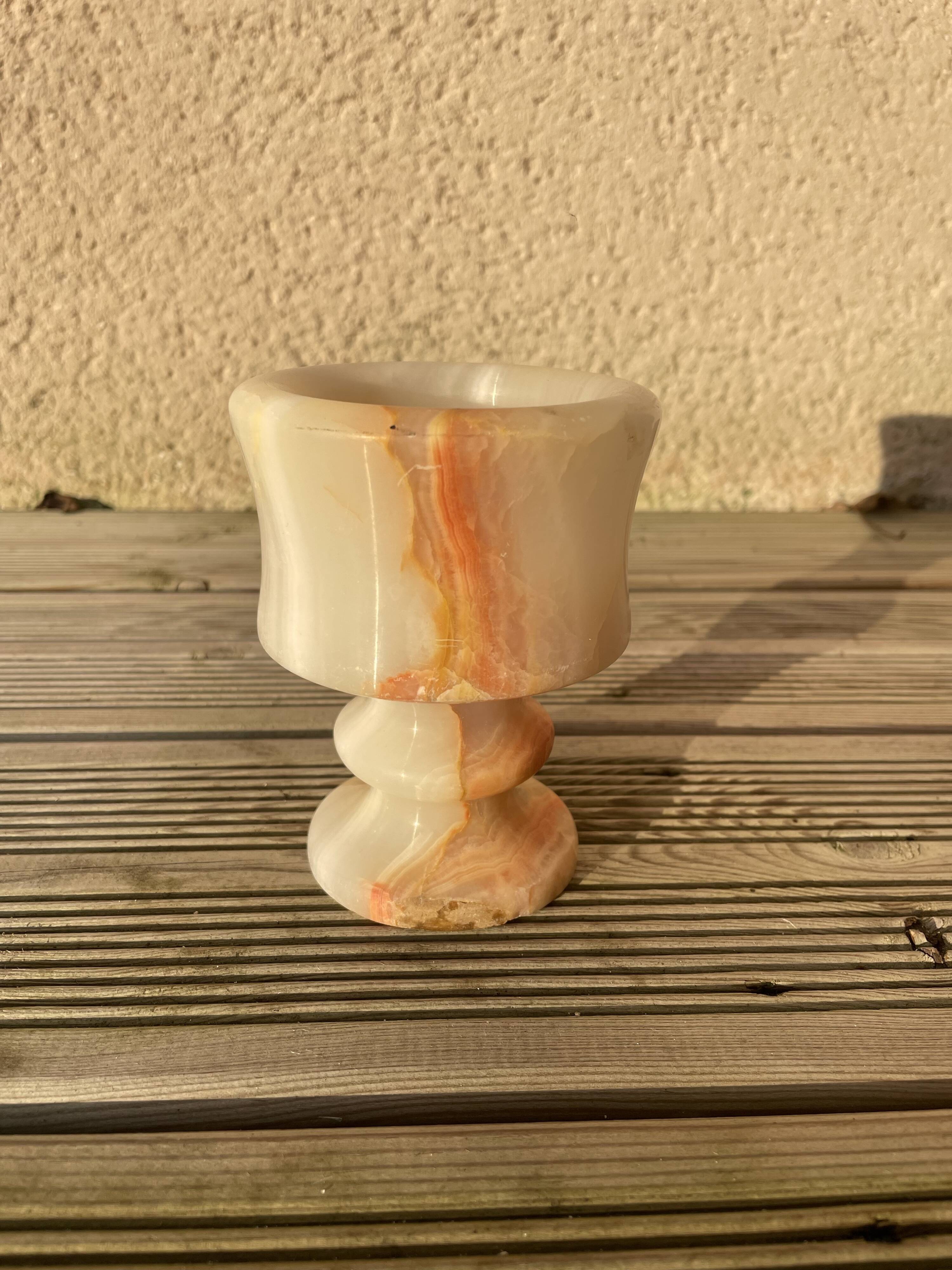 Set of 17 decorative items