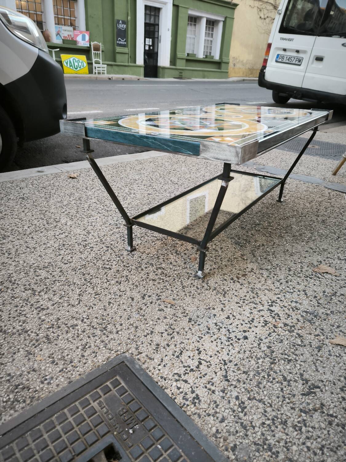 Table basse en mosaïque de marbre et pierres dures