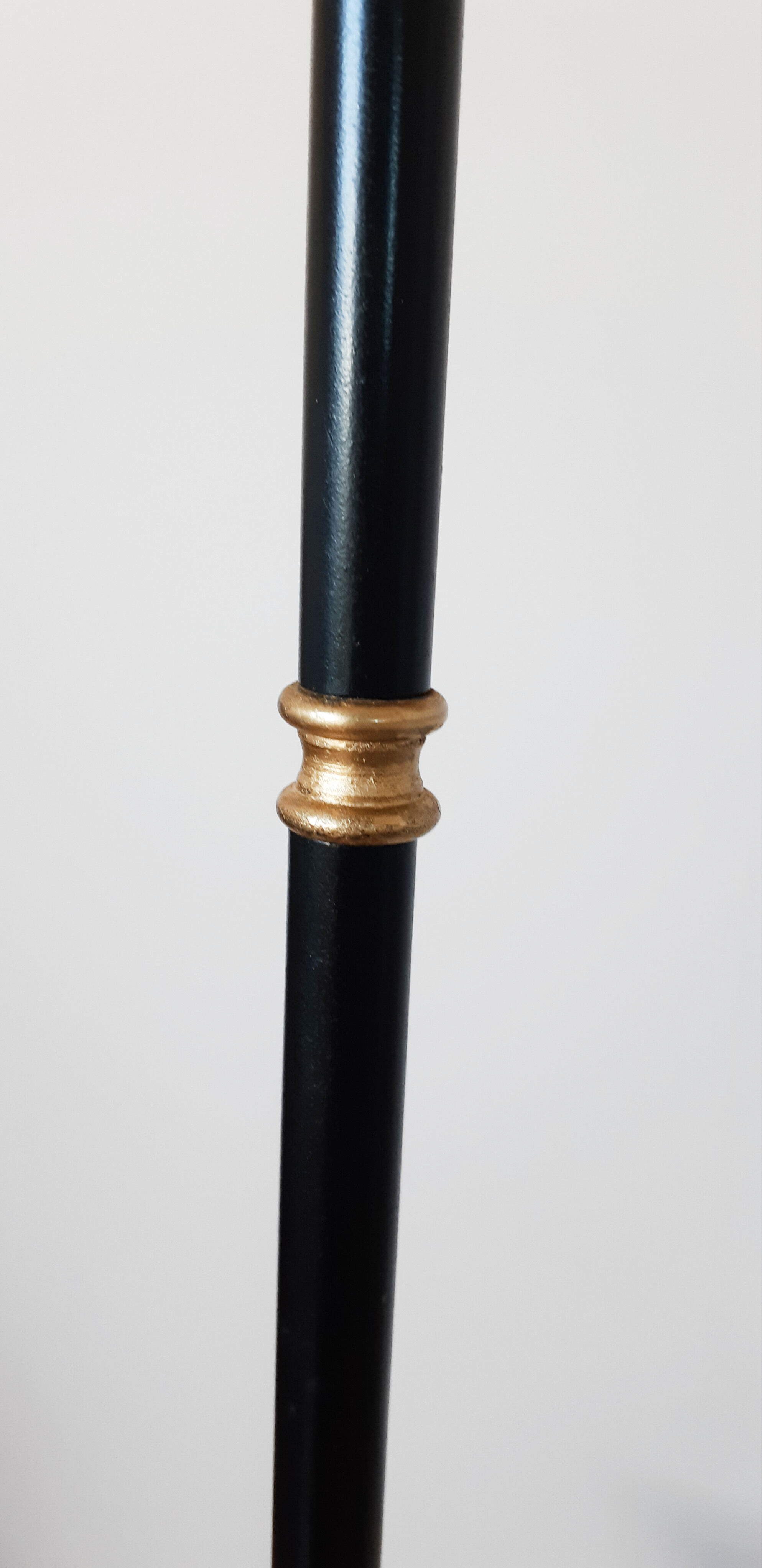 Vintage tripod tablet lamp