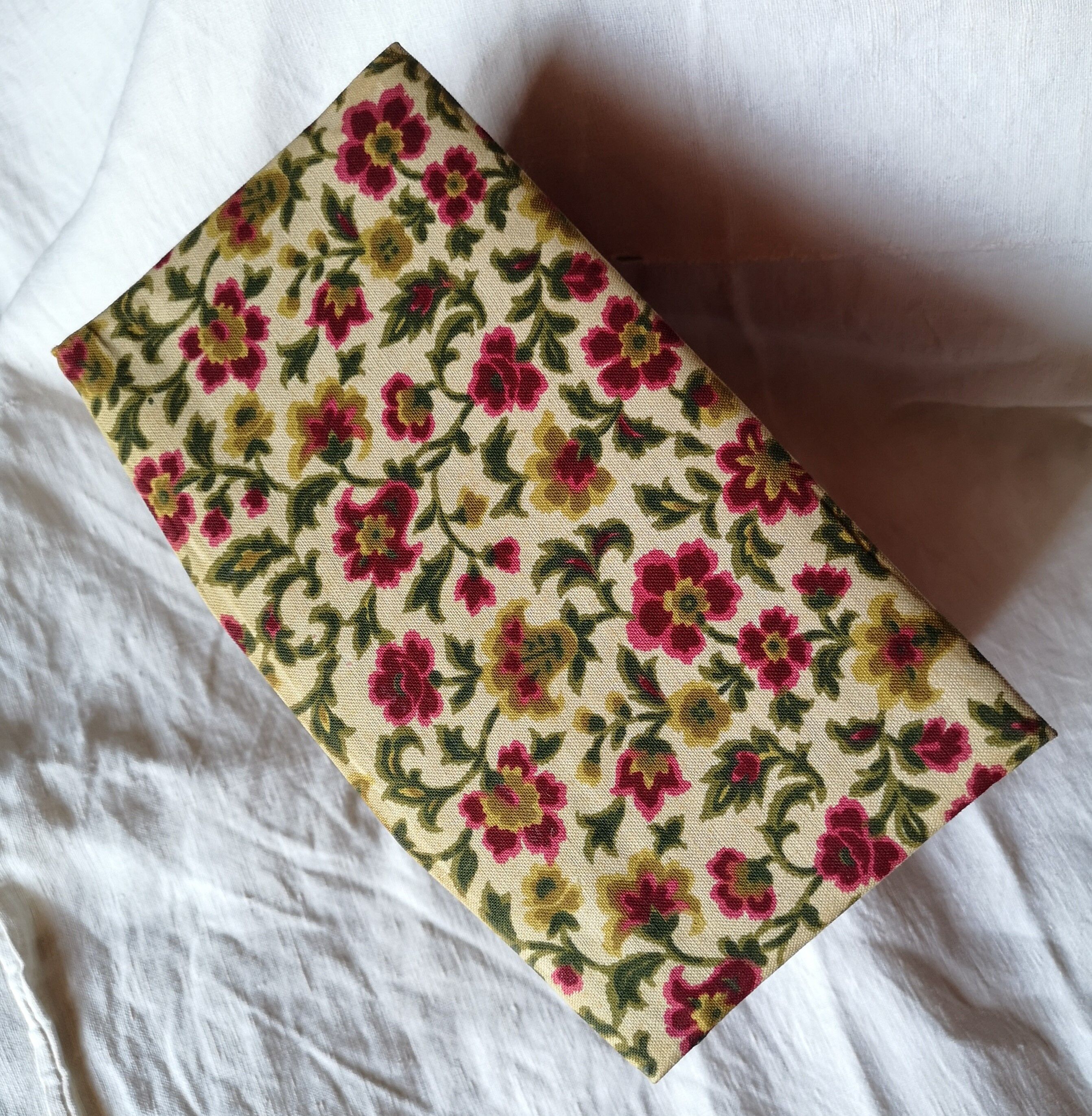 Vintage mini-chest of drawers, made of fabric to store your jewelry