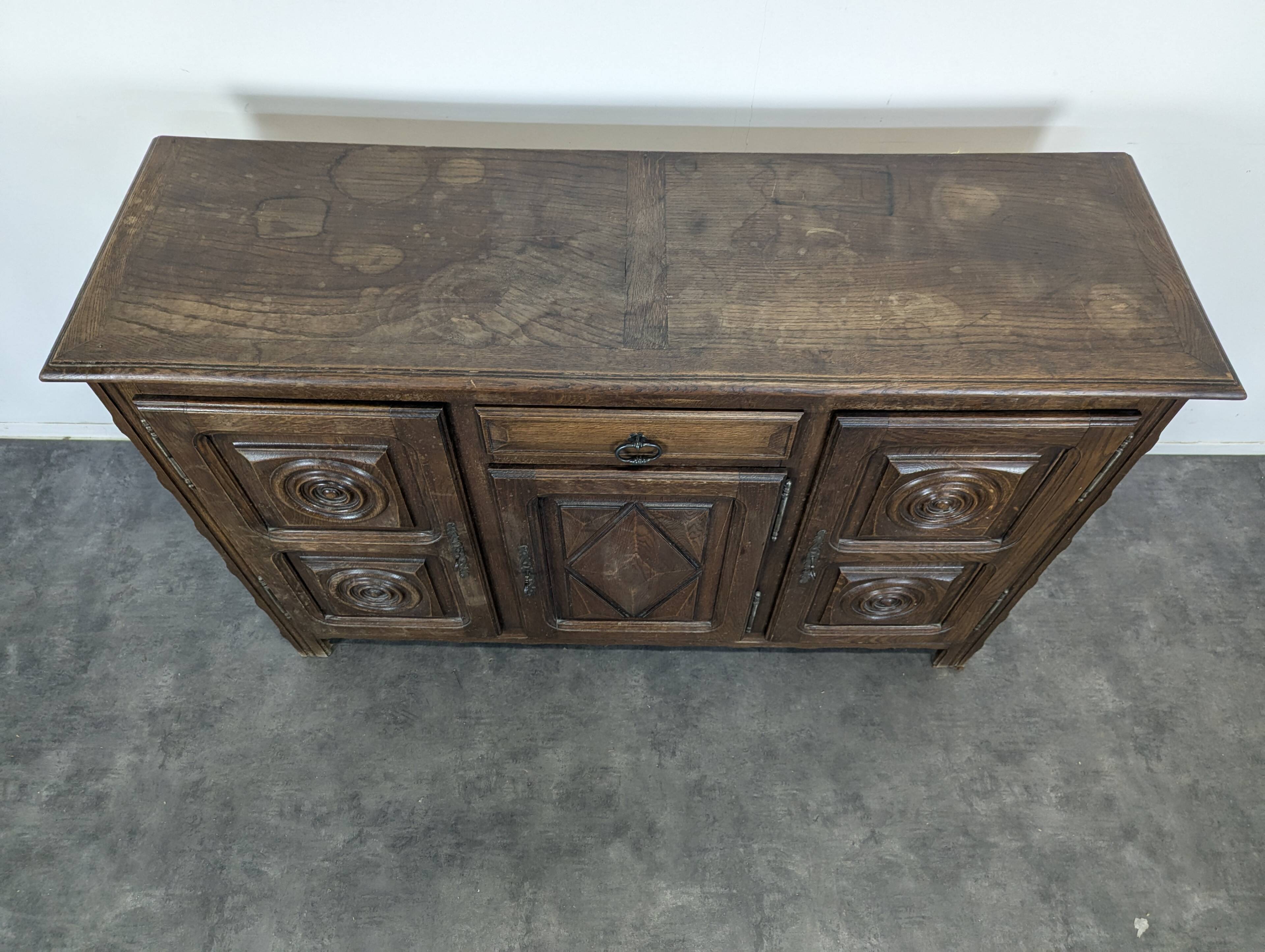 Buffet en chêne dans l'esprit de Dudouyt