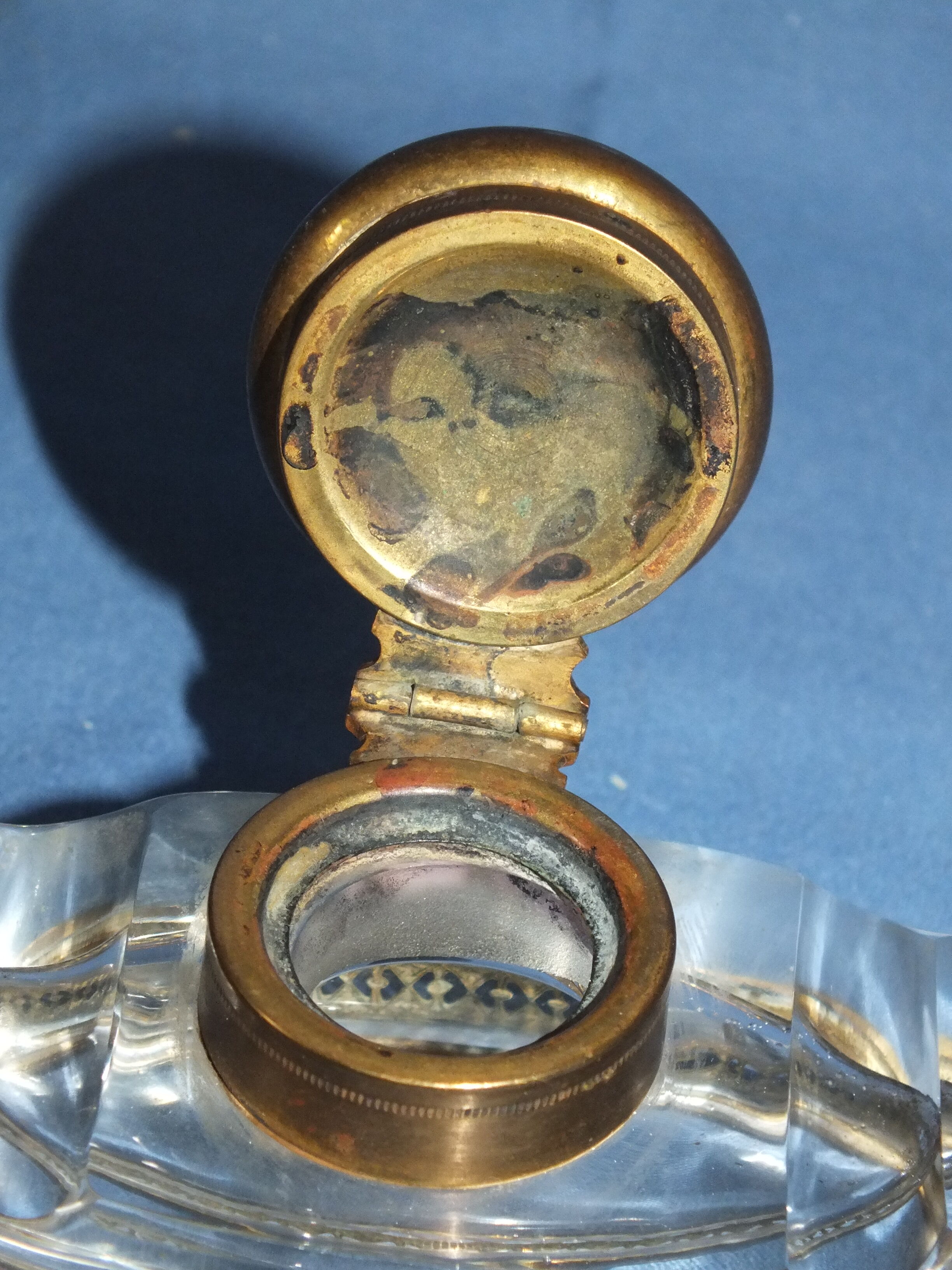 Ink shuttle 19th in crystal and golden brass