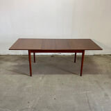 Scandinavian table with extensions