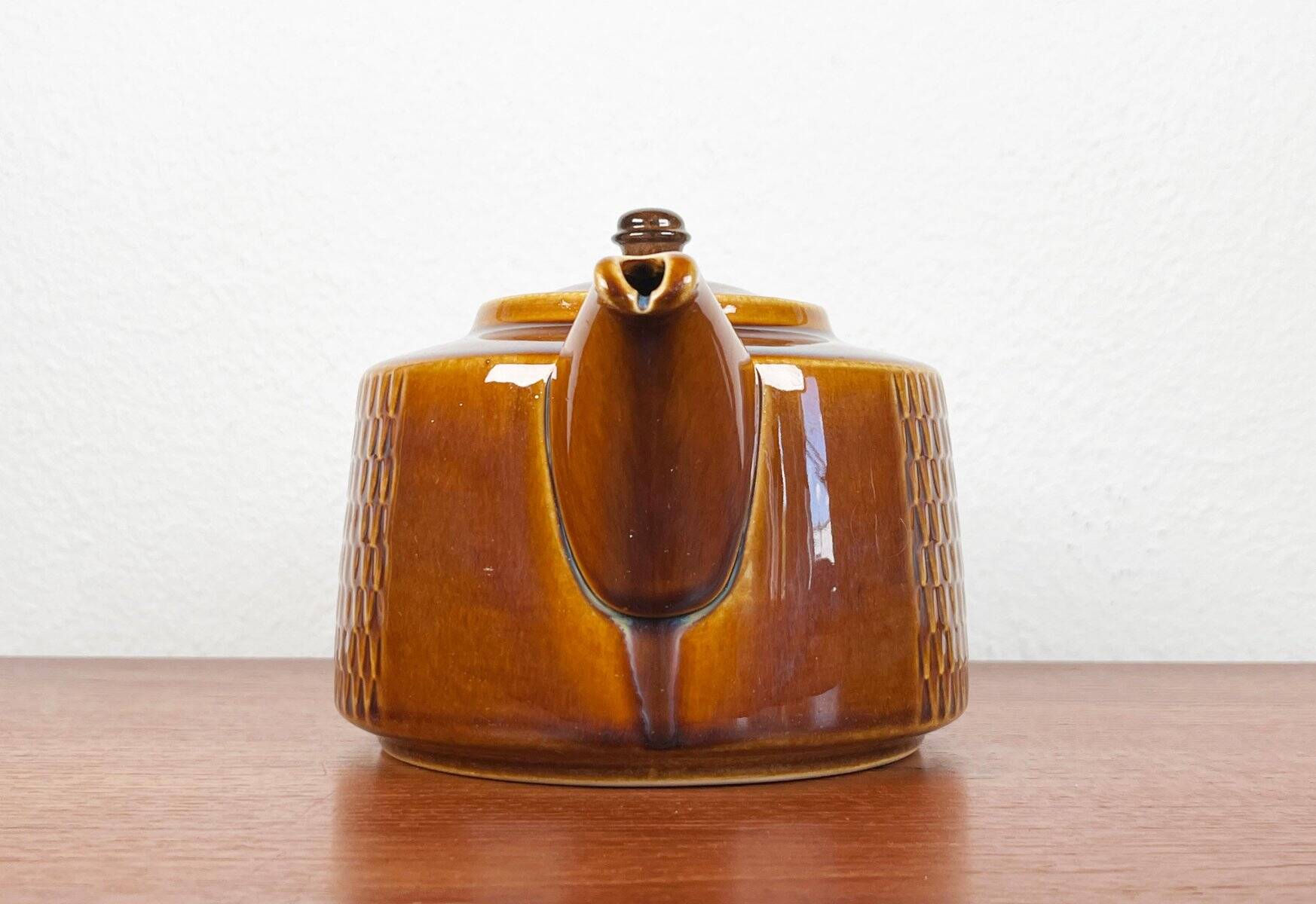 Danish studio pottery teapot from the mid-century by Søholm, 1960s.