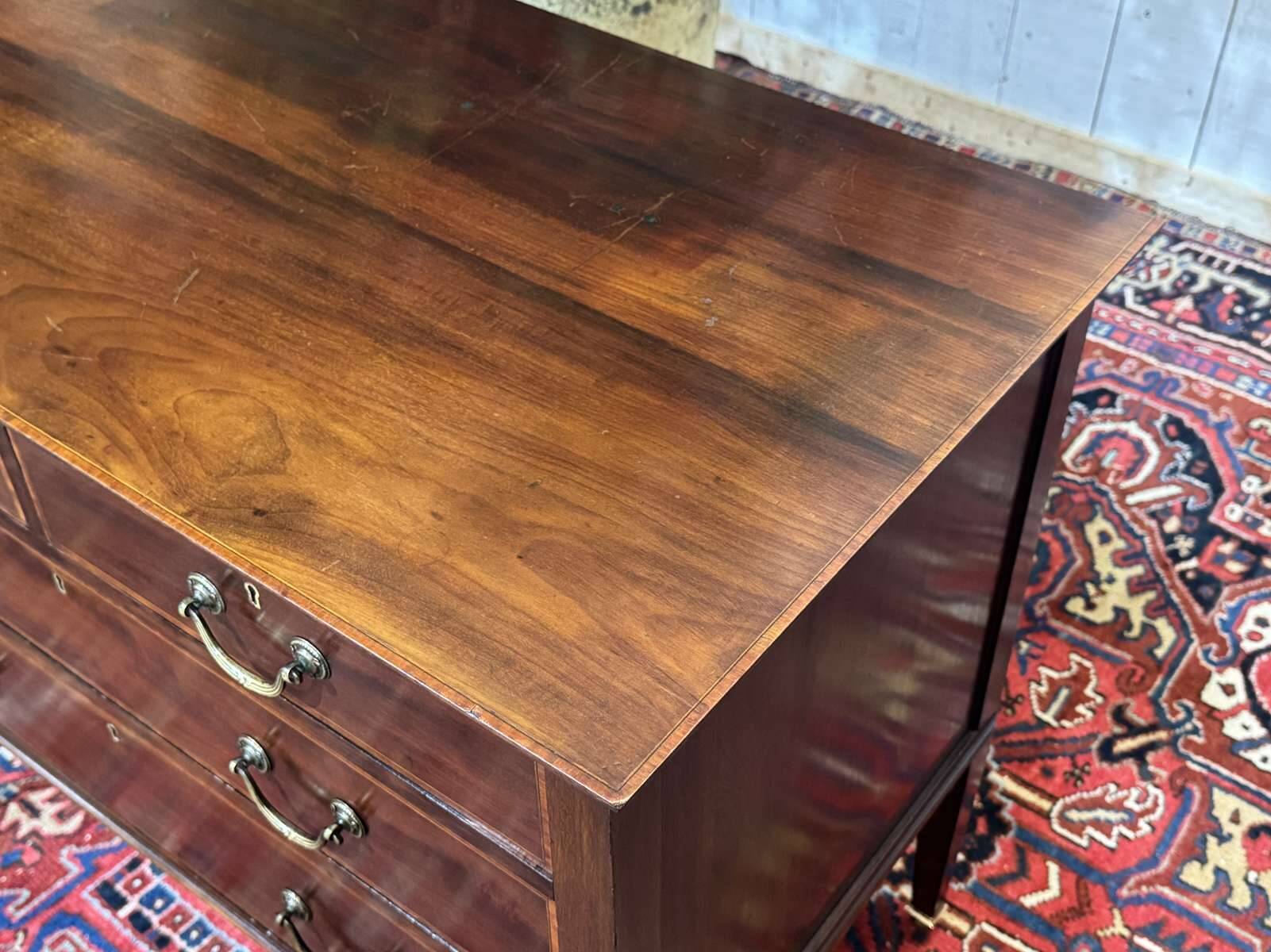 Commode anglaise en acajou et chêne, début XXème