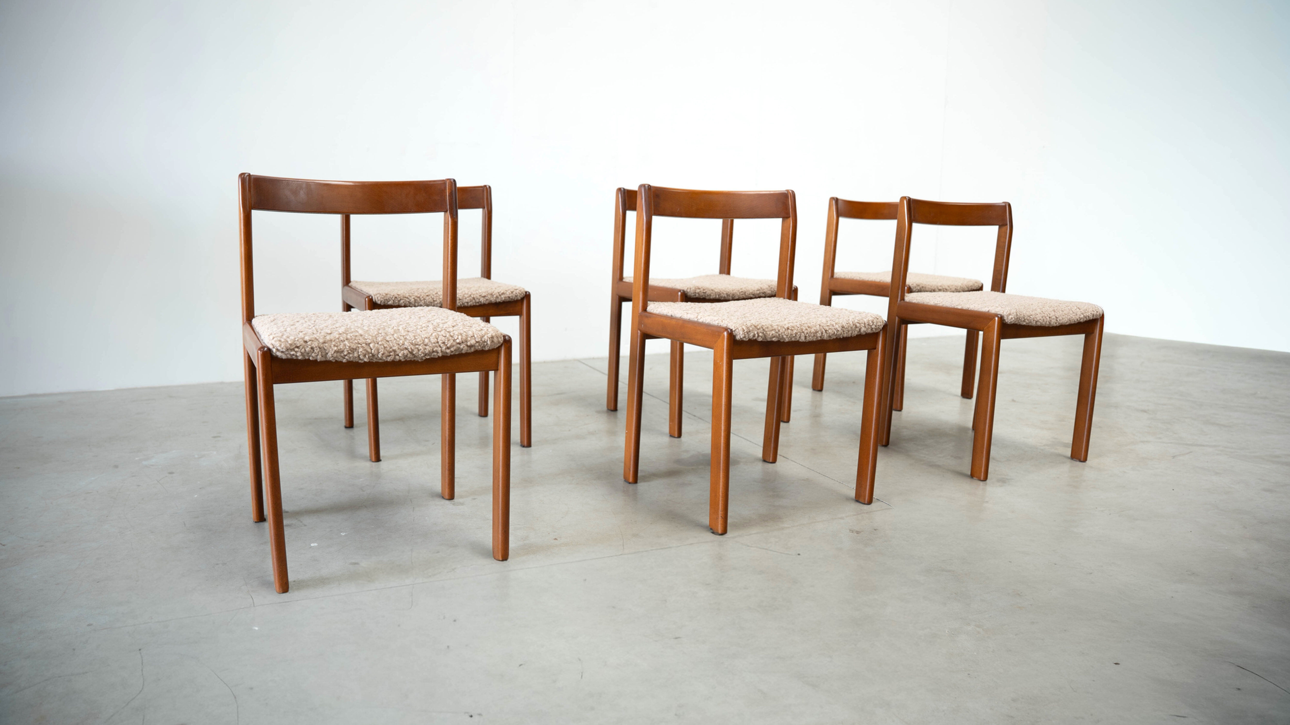 Set of six elegant Italian dining chairs