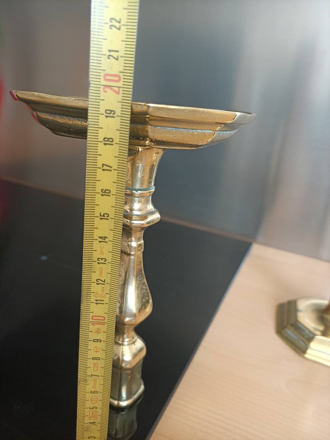 Bougeoirs ciselés en bronze doré