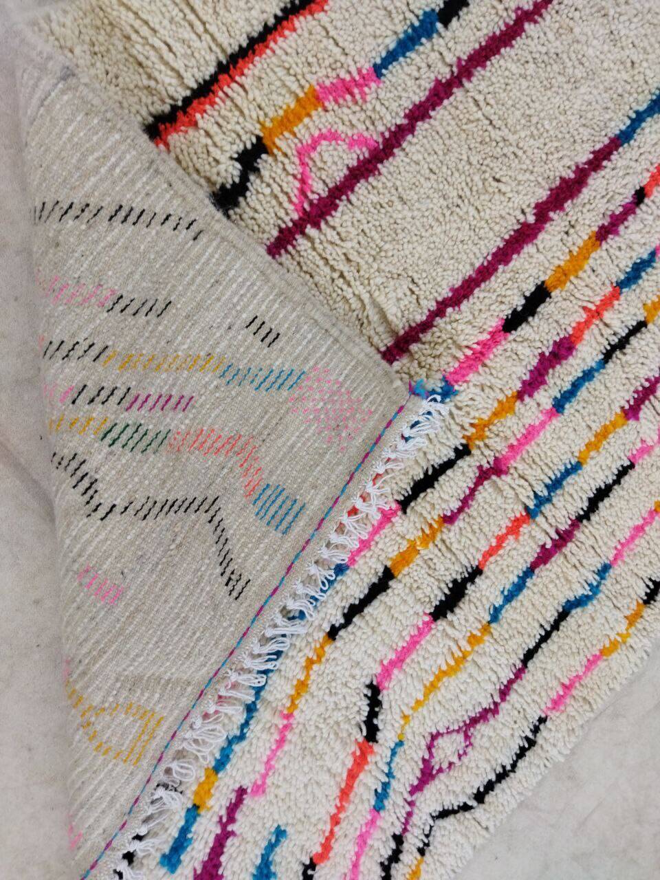 Handmade Moroccan Berber rug 136 X 102 CM