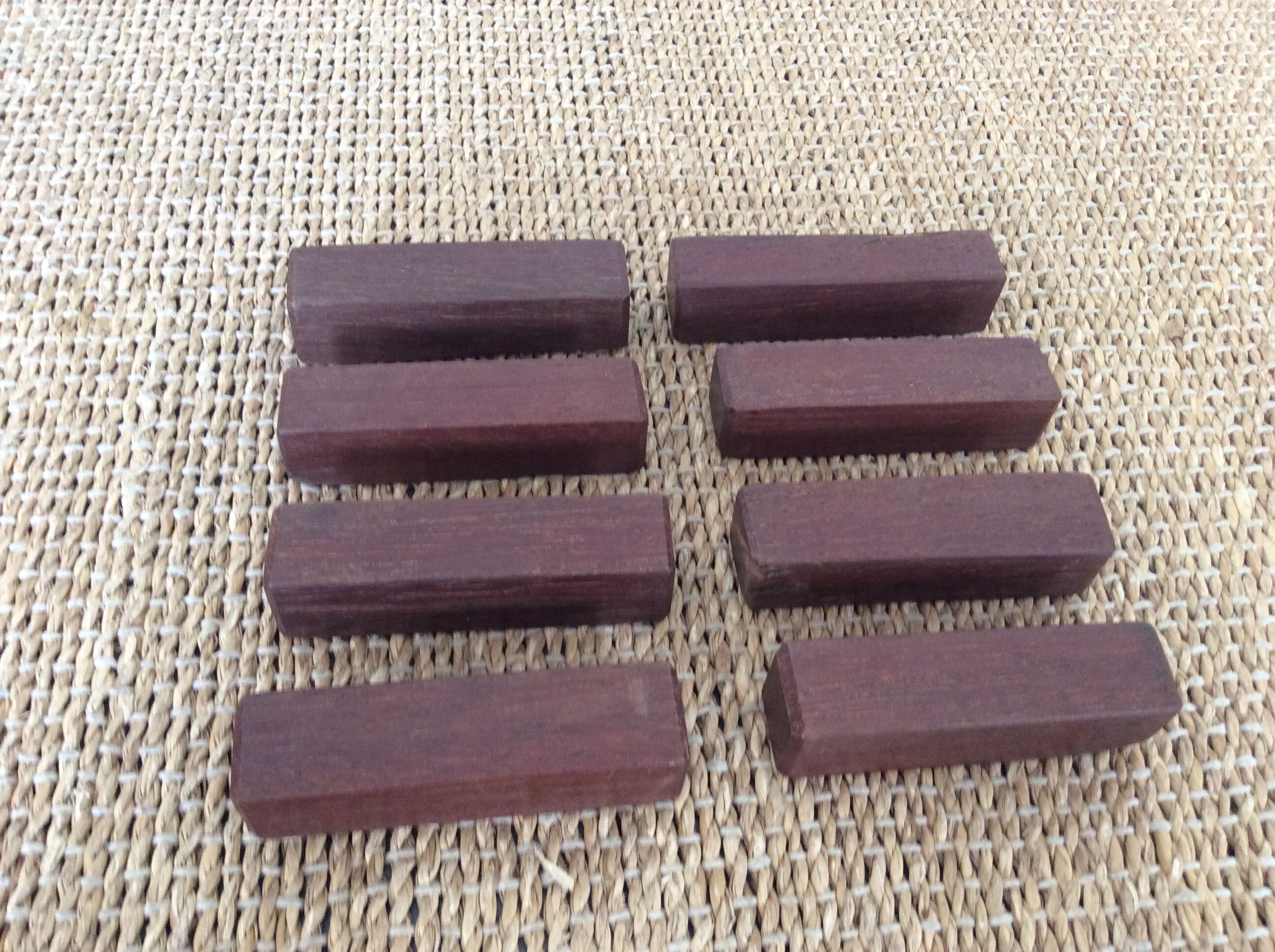 8 porte-couteaux en bois