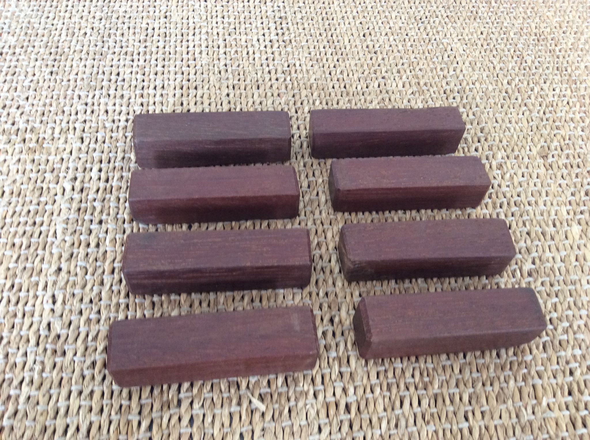 8 porte-couteaux en bois