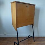 Standing or wall-mounted secretary