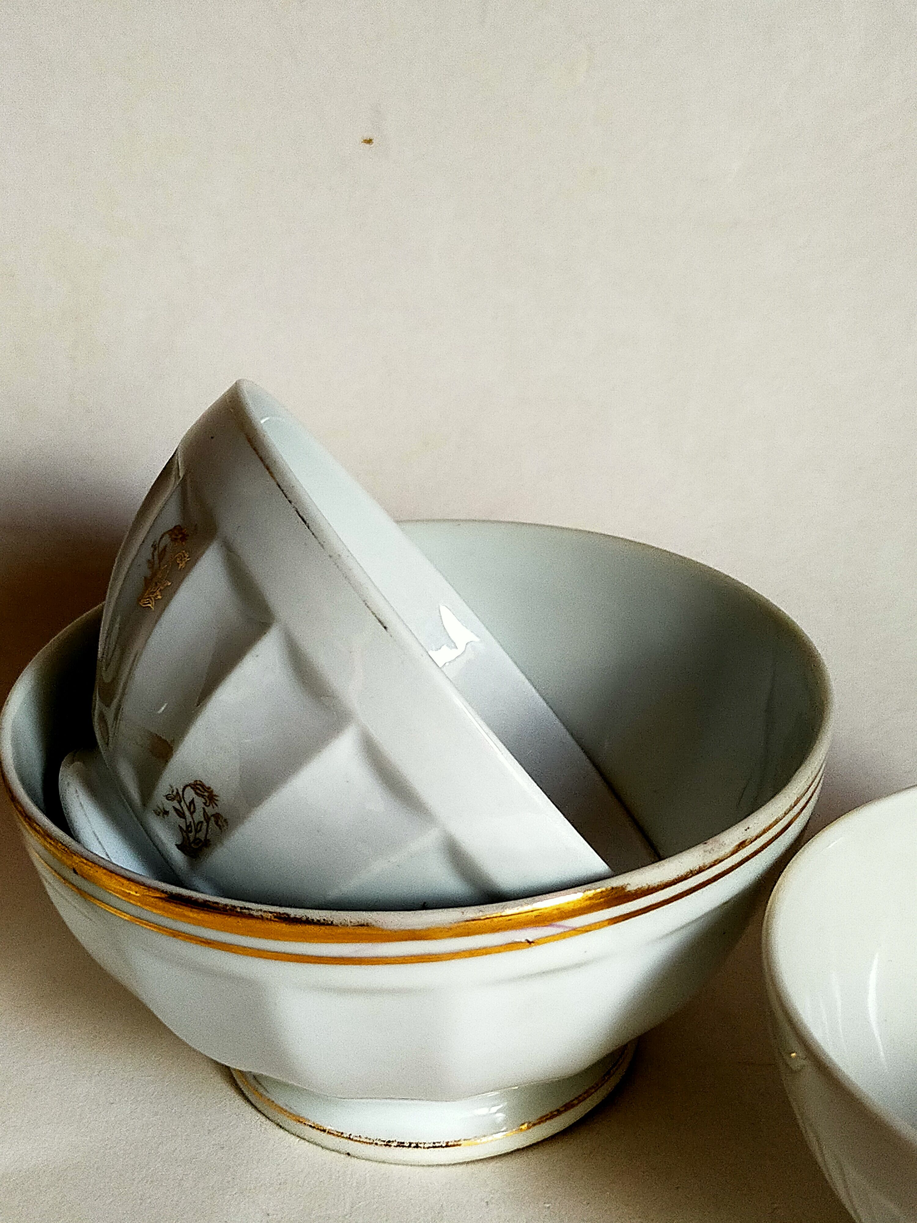 Five matching antique porcelain and earthenware bowls