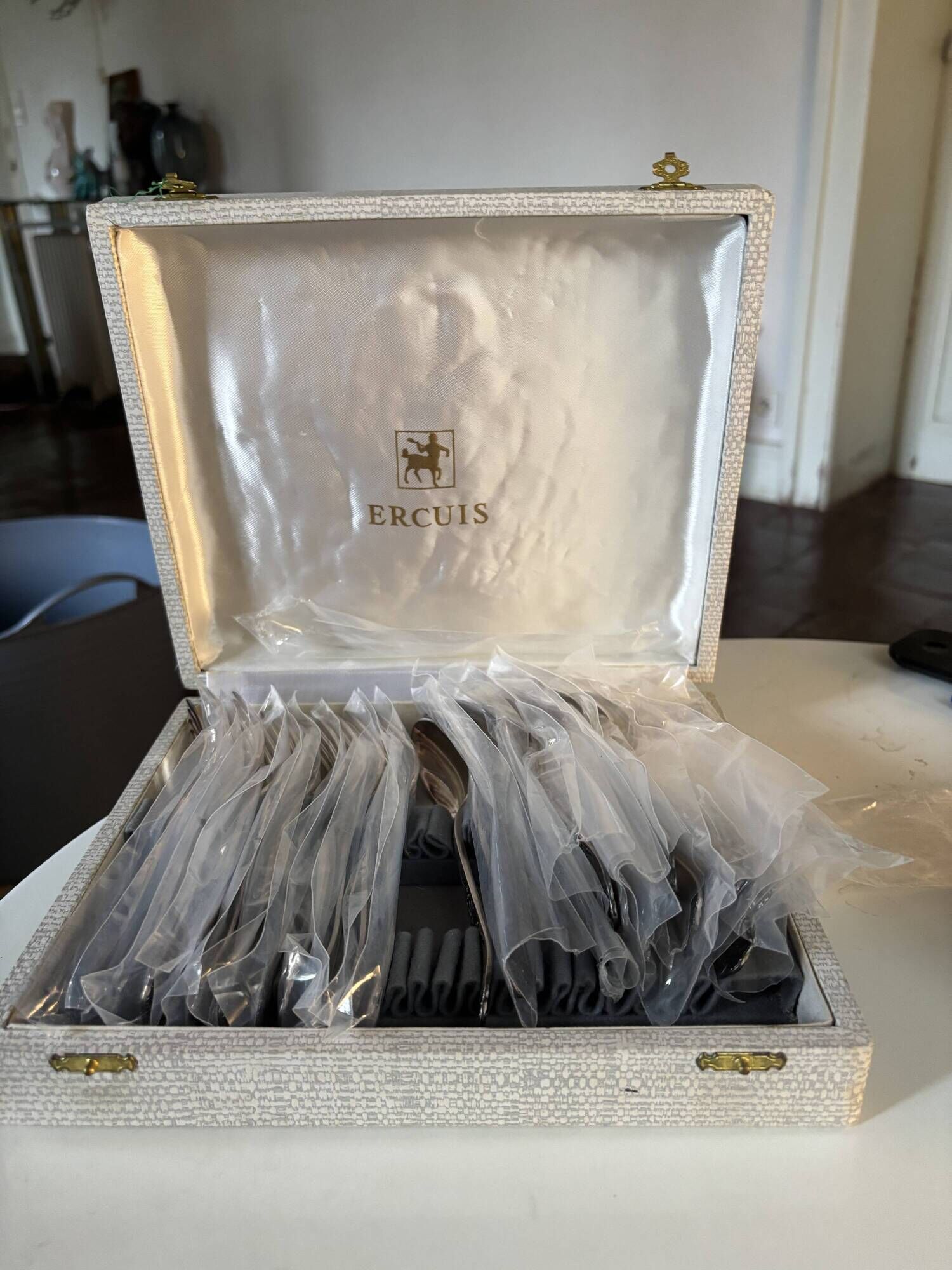 Ercuis dessert service X24 in original box, silver-plated metal.