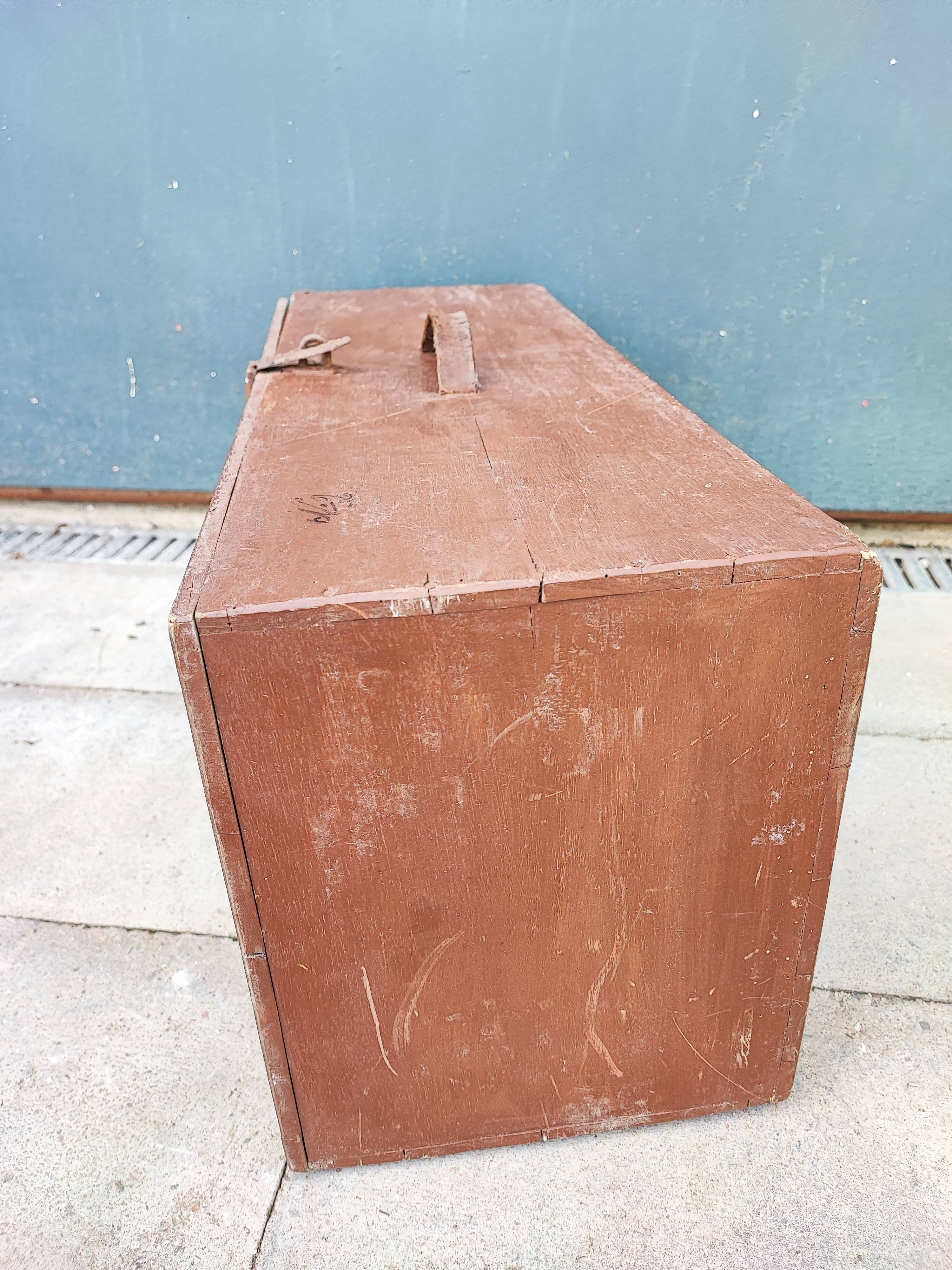 Wooden travel trunk chest