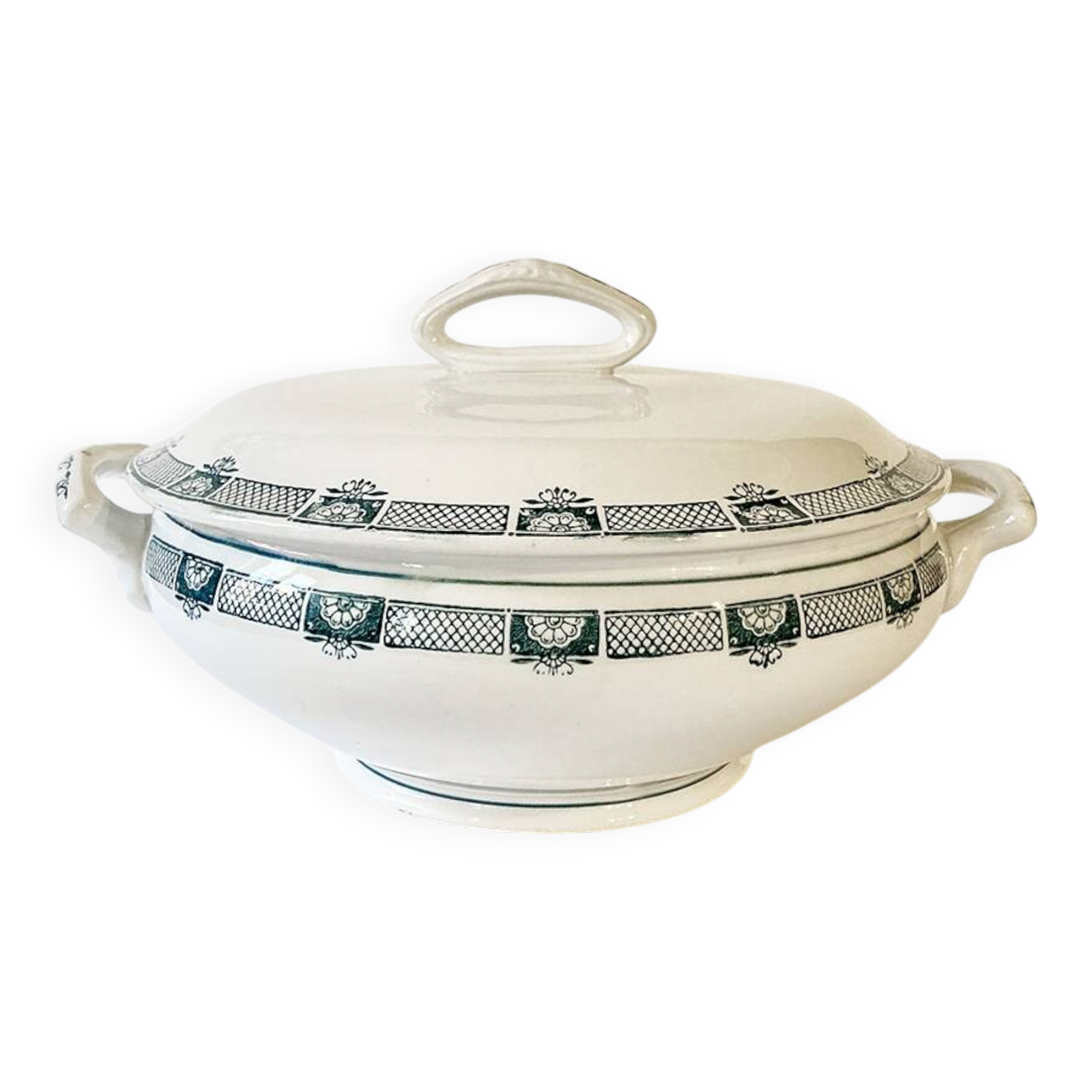 Half-porcelain soup tureen from St-Amand