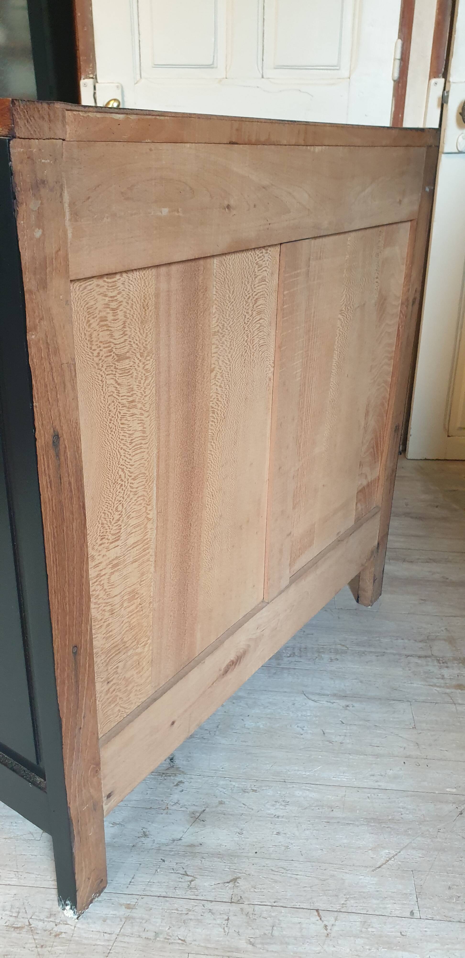 Solid wood chest of drawers