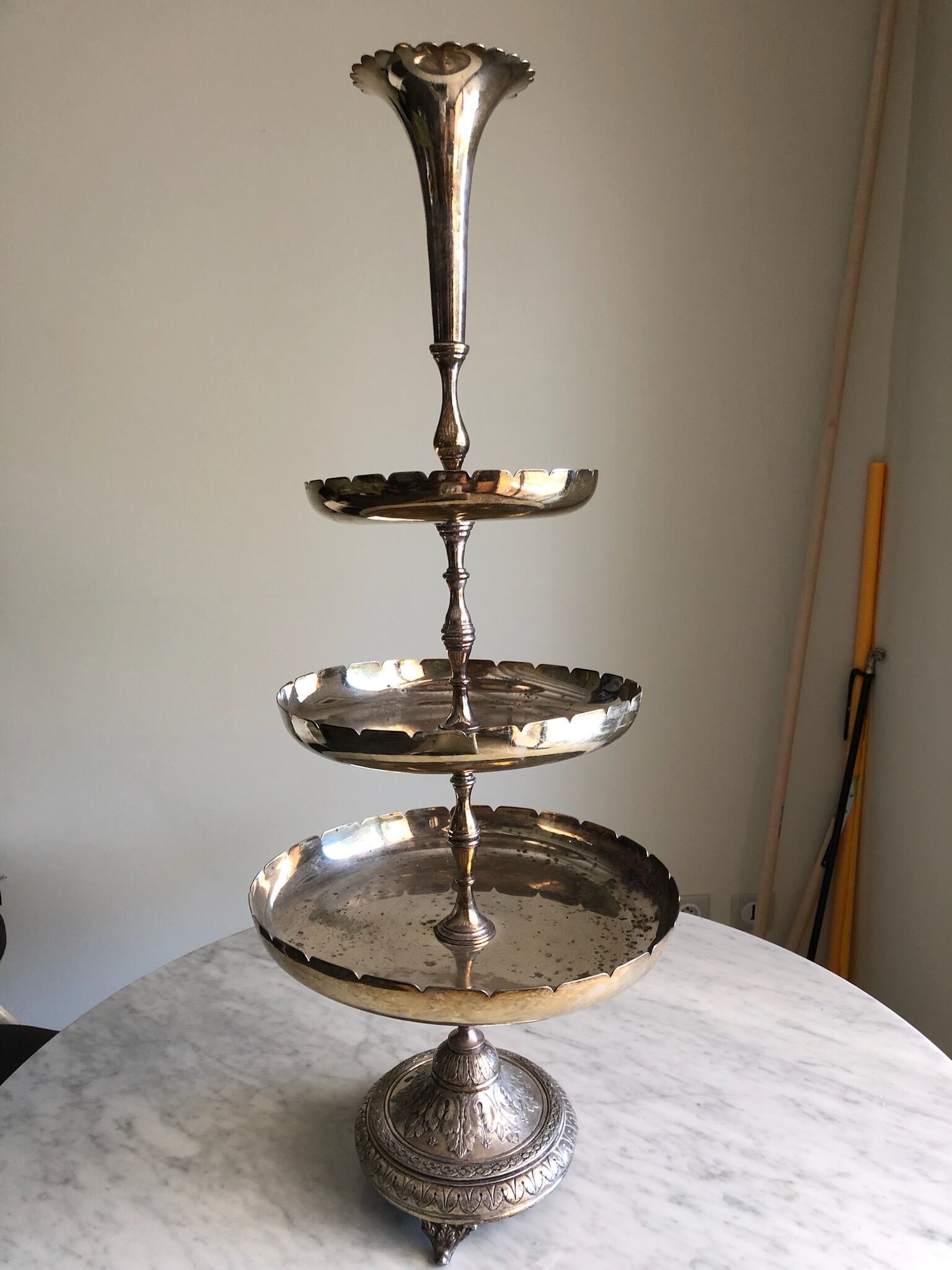 3-storey cake display in silver metal from the Mills Brussels brand. Date from the 1930s