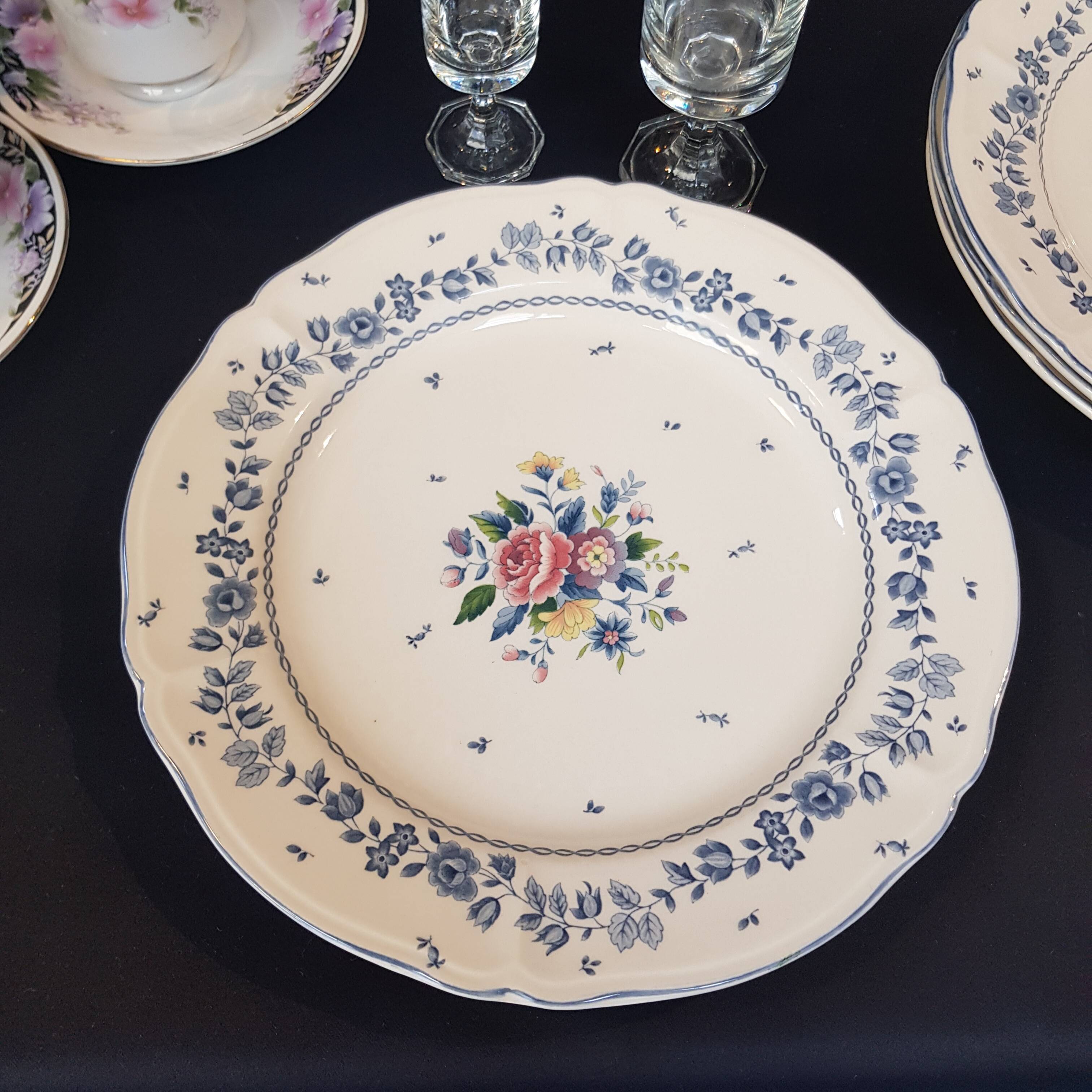 5 floral plates