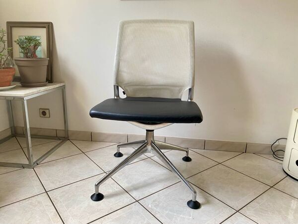 Chaise de bureau Meda chair édition vitra design Alberto Meda