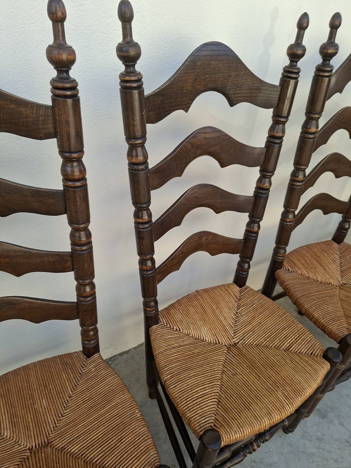 Set of 6 high-backed straw-seated chairs in solid oak from the early 1900s.