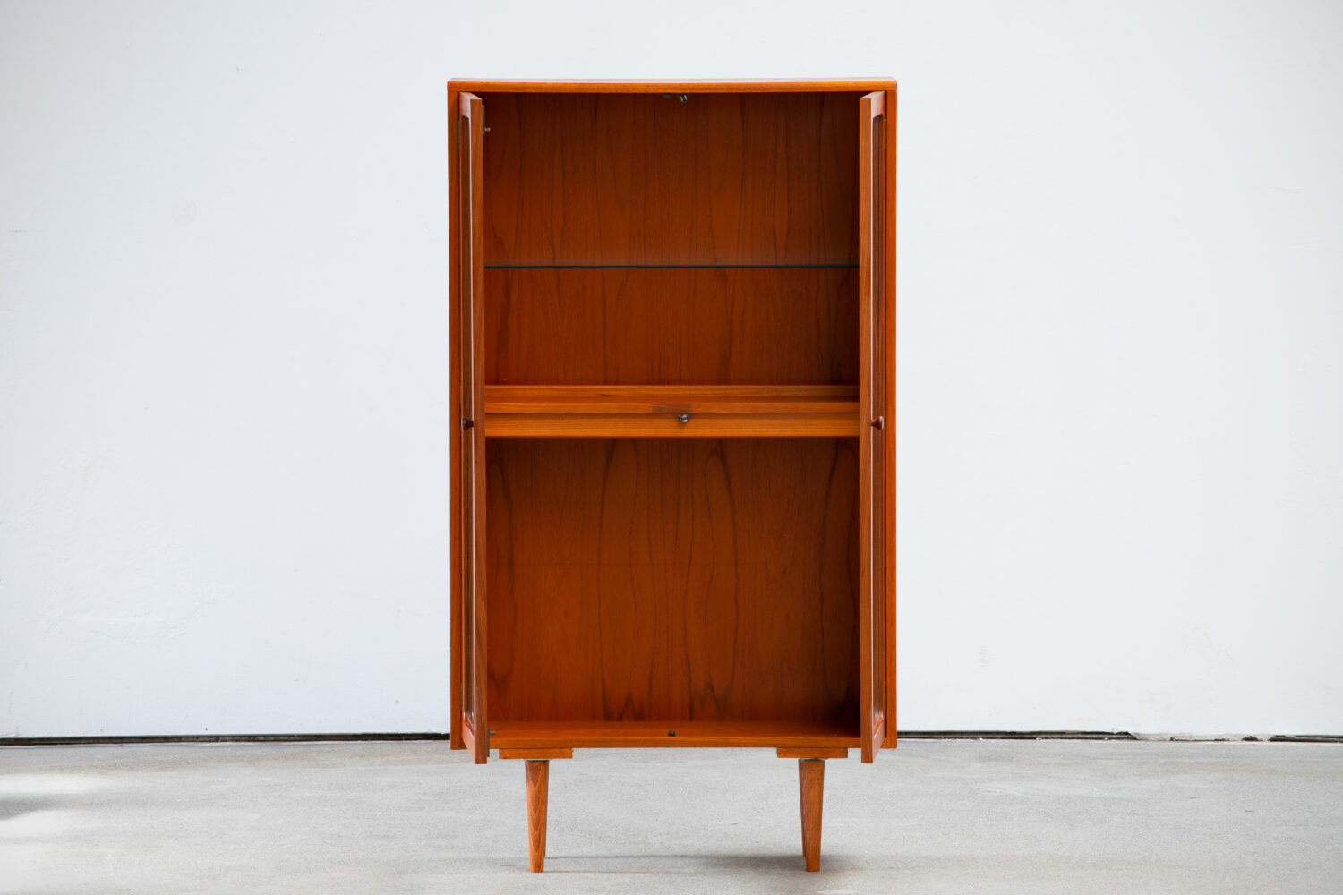 Vintage scandinavian library