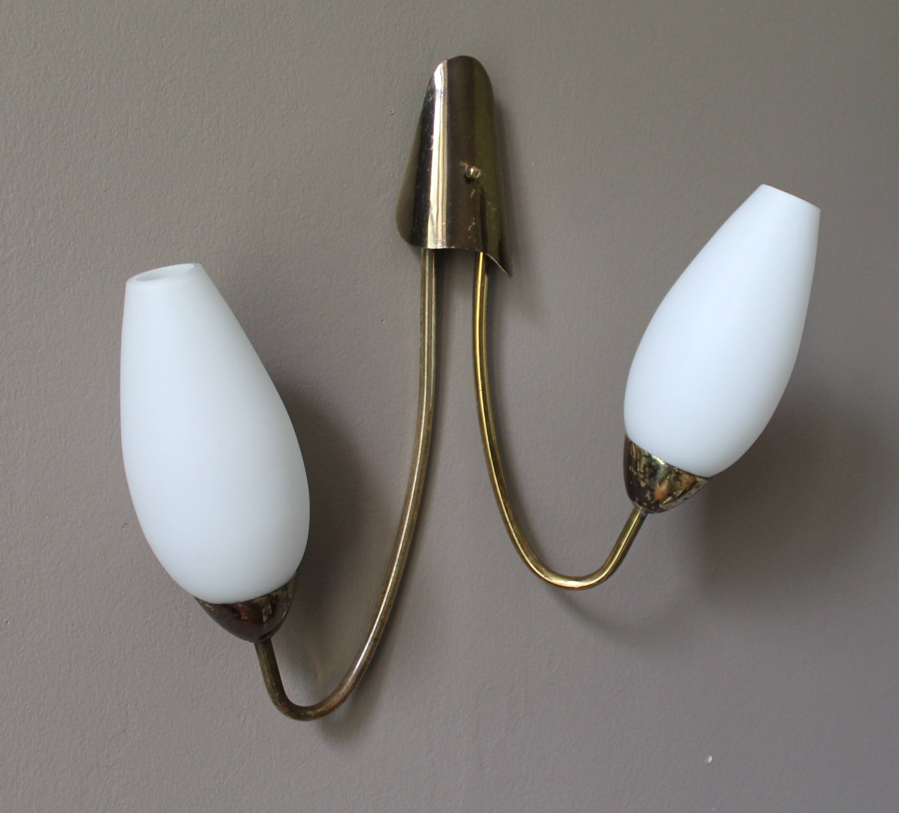 Paire d'appliques doubles vintage laiton & opaline