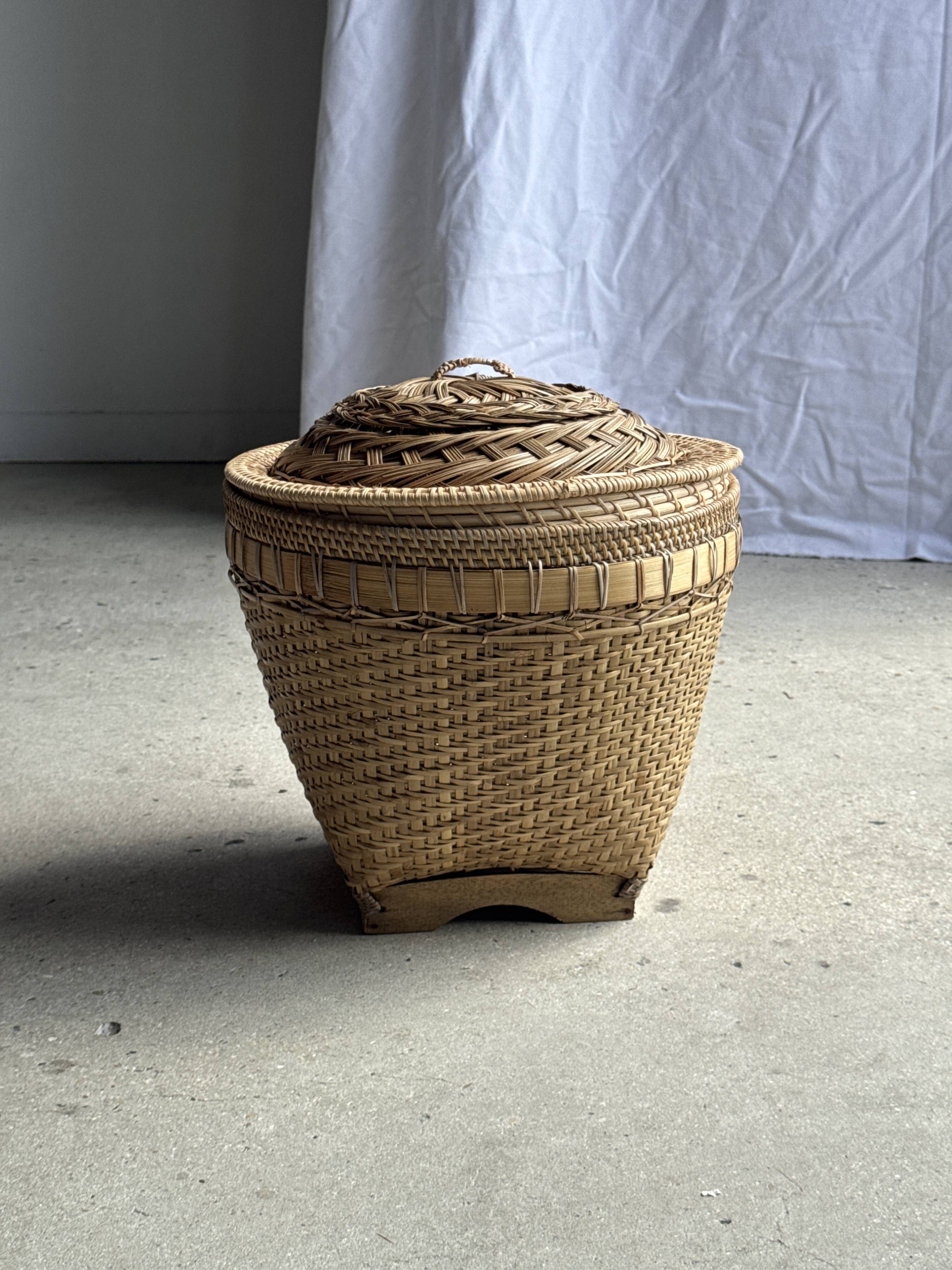 Traditional woven Indonesian basket light H40 D37