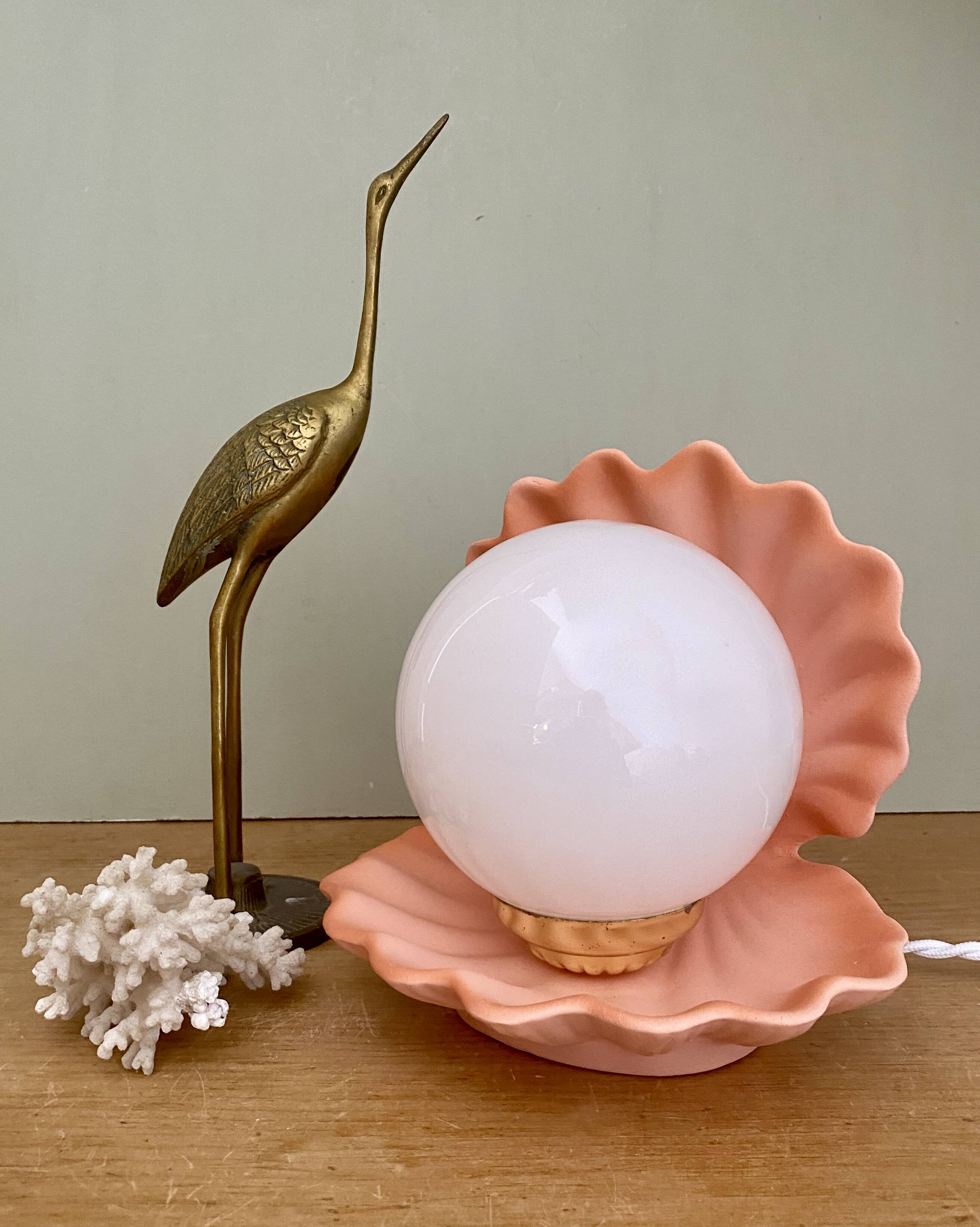 Vintage pink ceramic shell lamp