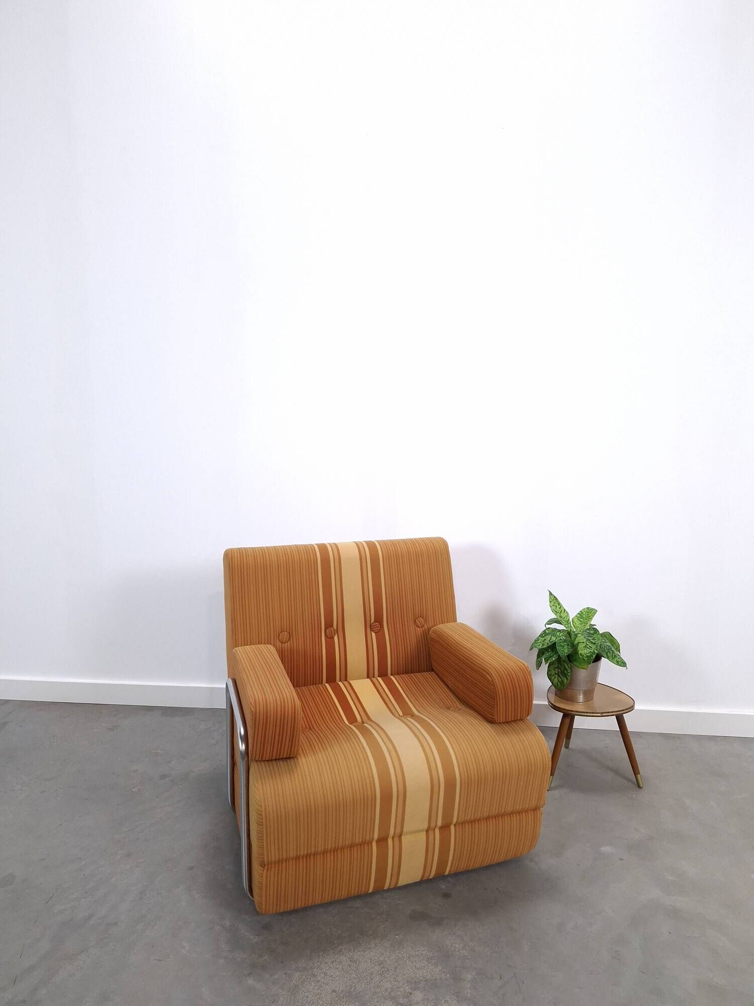 Vintage 1970s retractable lounge chair – Ochre yellow brown, sofa bed