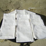 Tablecloth and its twelve old towels