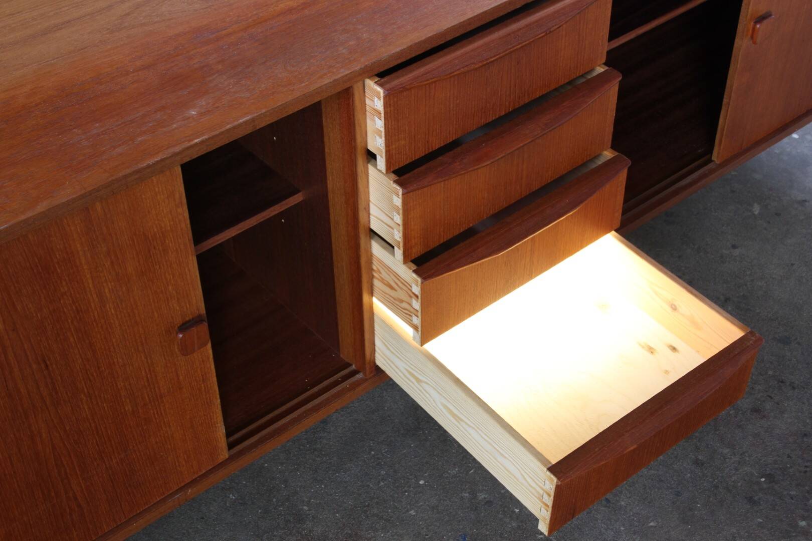 Vintage Mid-Century Danish Lowboard / Sideboard in Teak, 1960s
