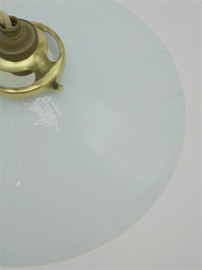 Suspension en opaline
