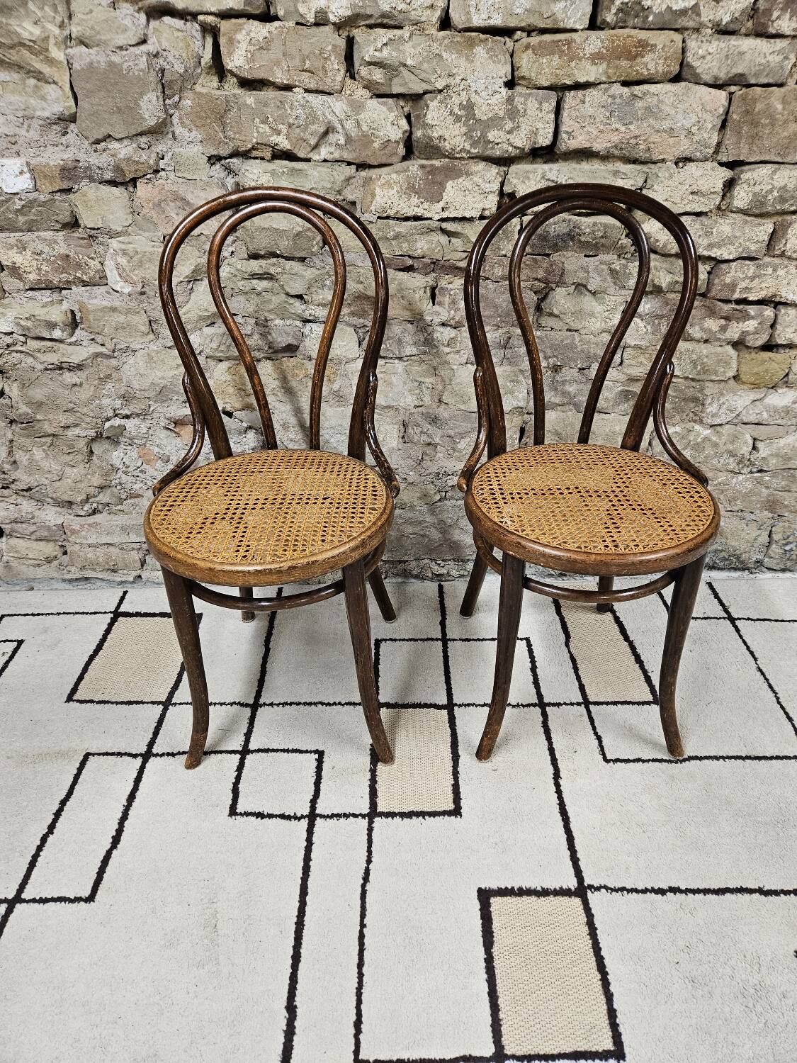 Pair of Thonet austria Nr 18 curved wood bistro chairs