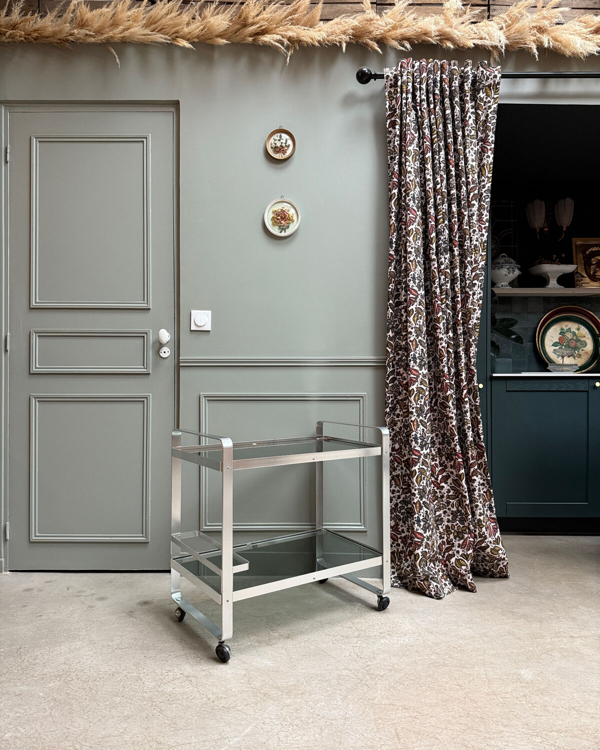 Vintage 70s serving cart in chromed metal and smoked glass