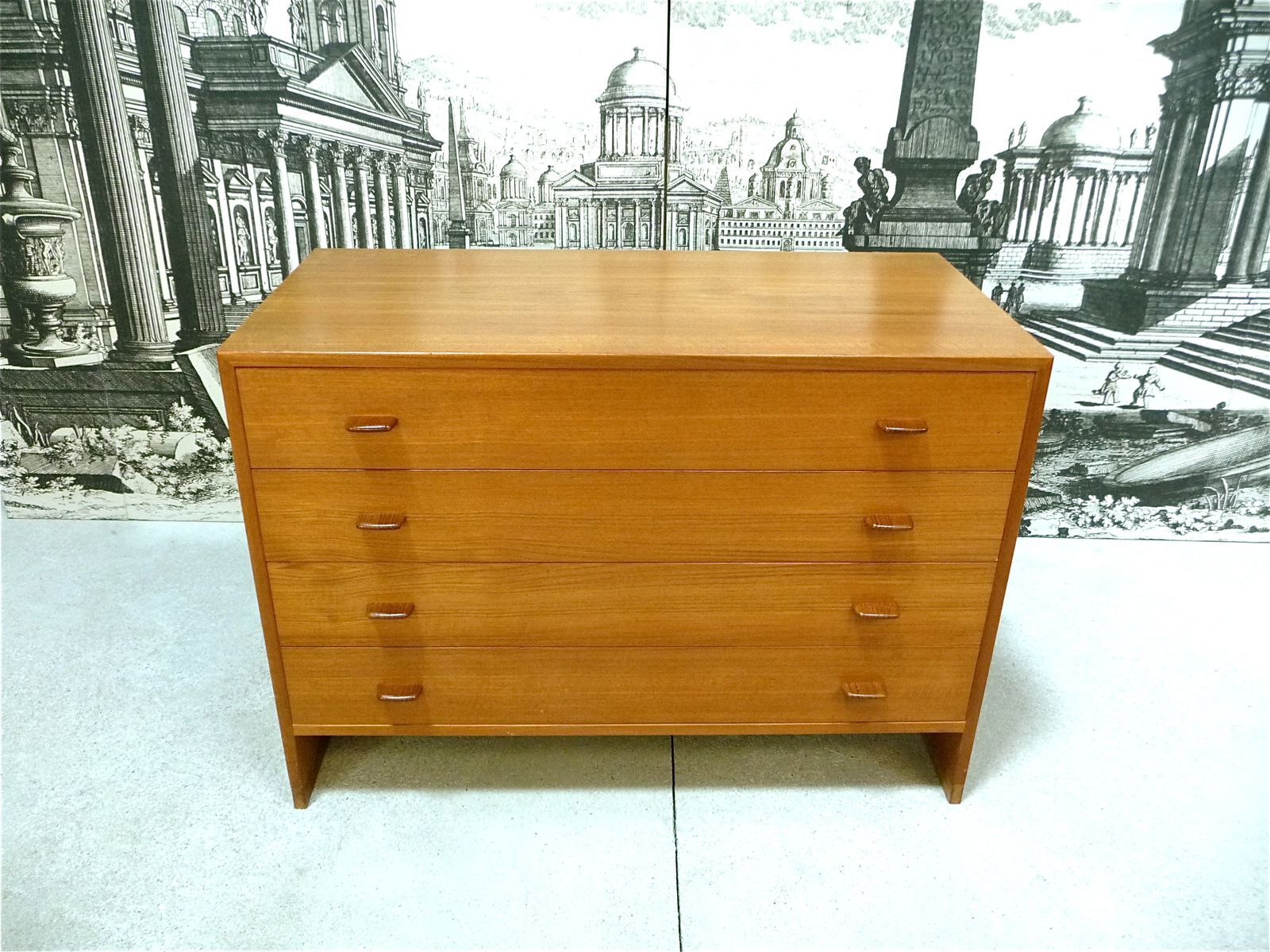 Commode en teck RY16 par Hans J. Wegner pour Ry Møbler, Danemark