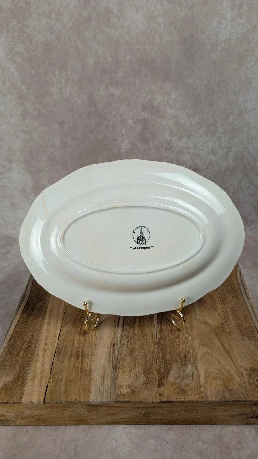 Oval plate L’amandinoise, model Auvergne