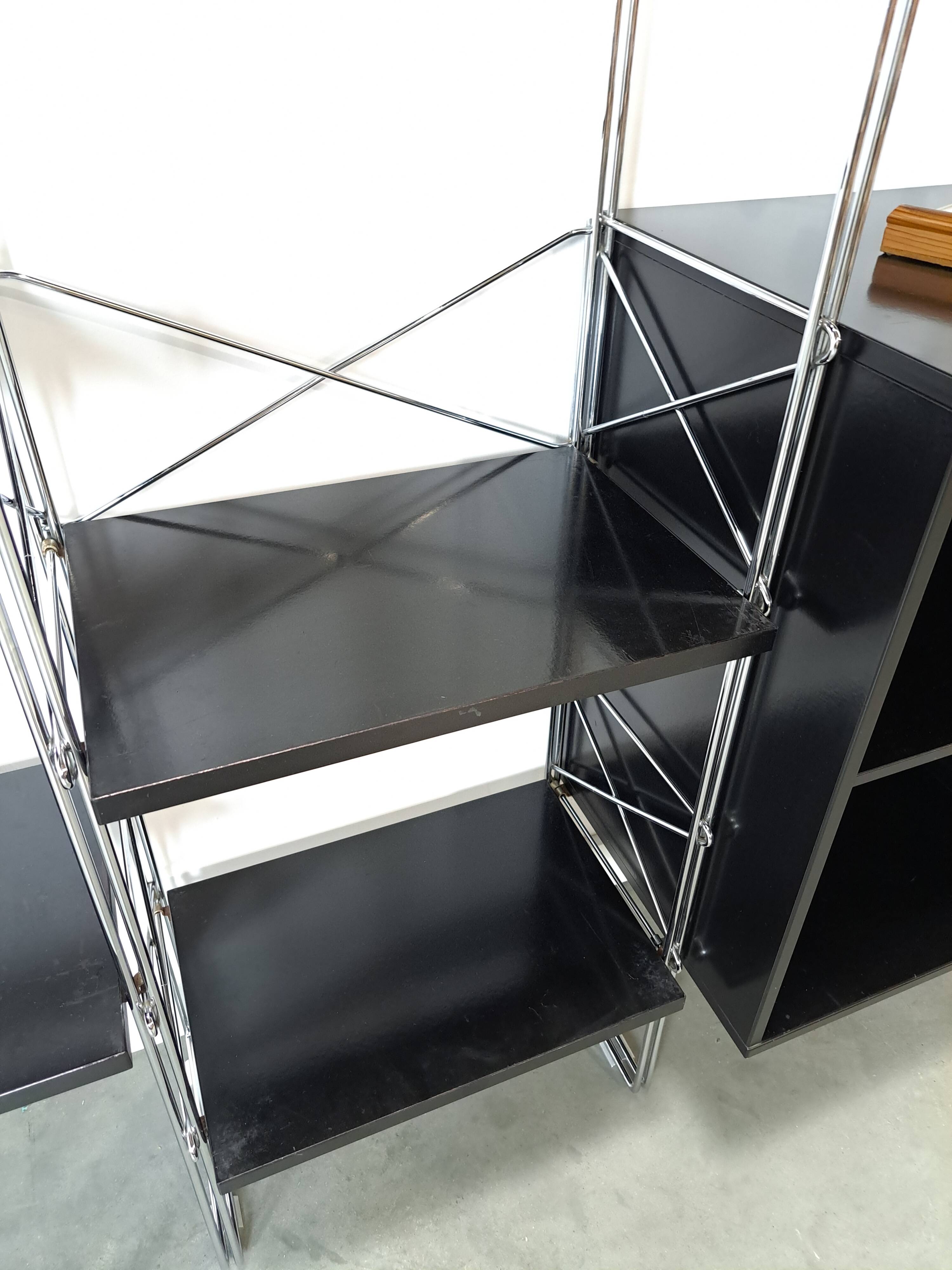 Deens design Denka modulaire kast met chromen houders en planken