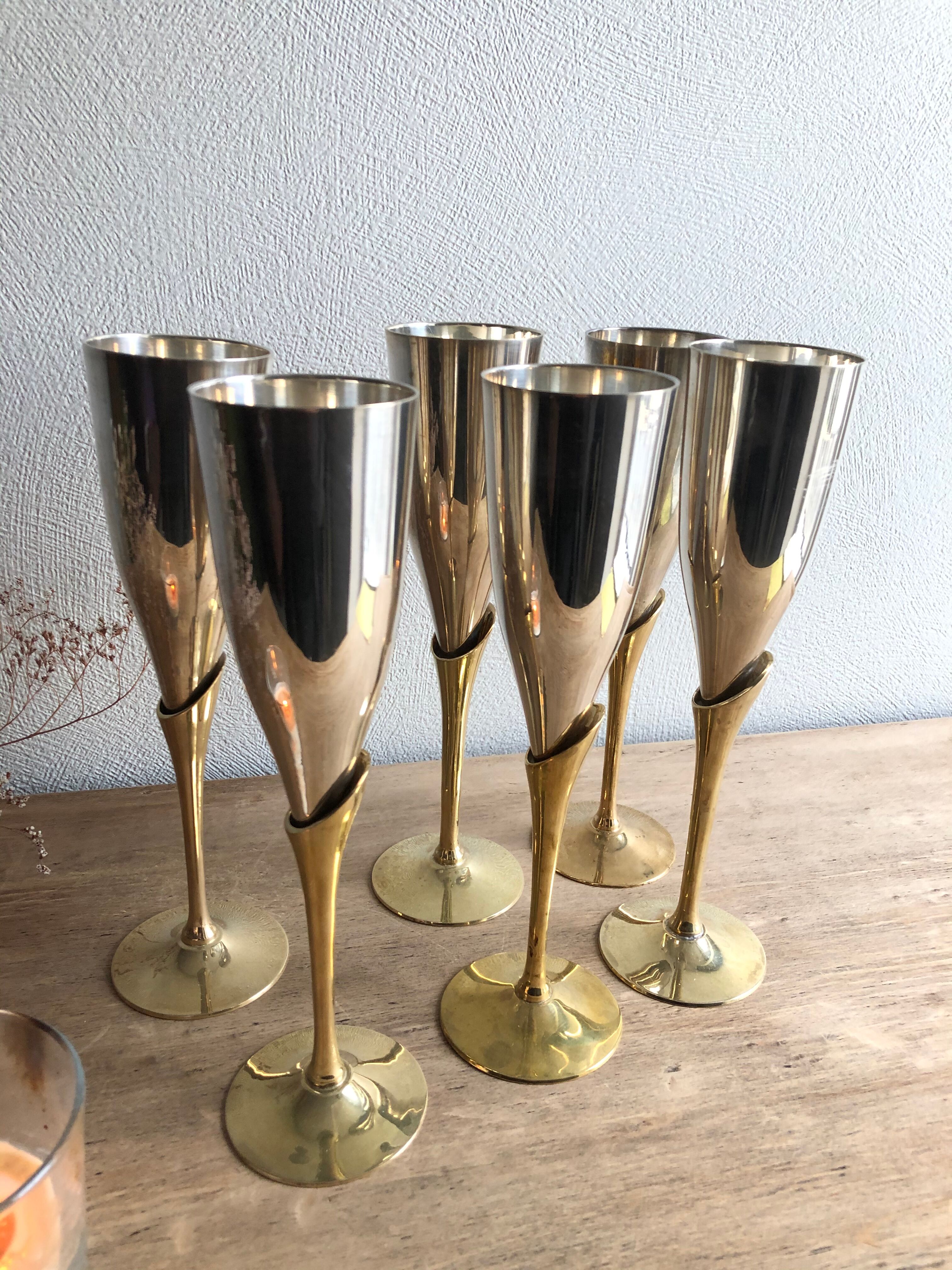 6 flûtes à champagne en laiton doré
