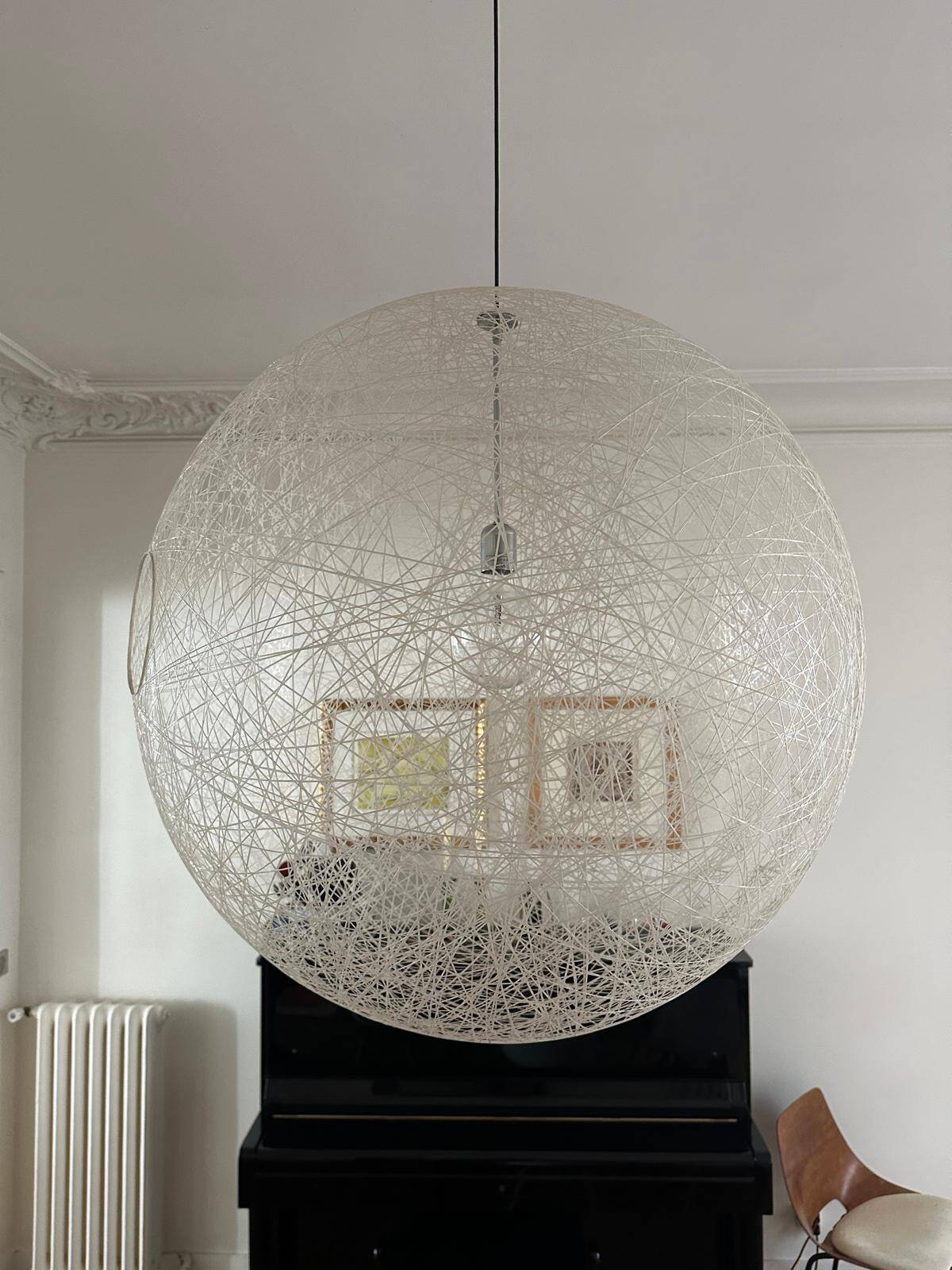 Random suspension model by the brand Moooi.