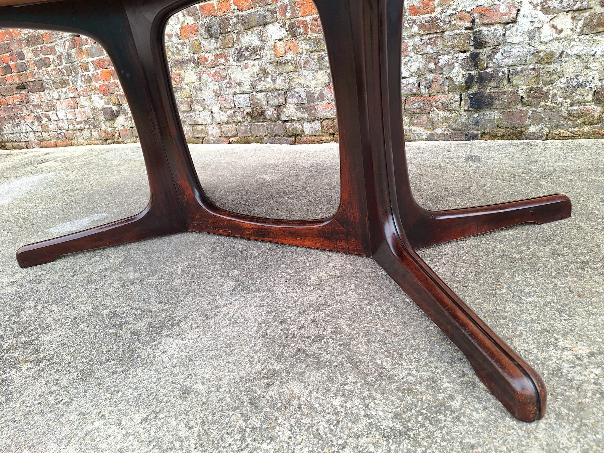 Large vintage Baumann table in rosewood with extensions, antique furniture.