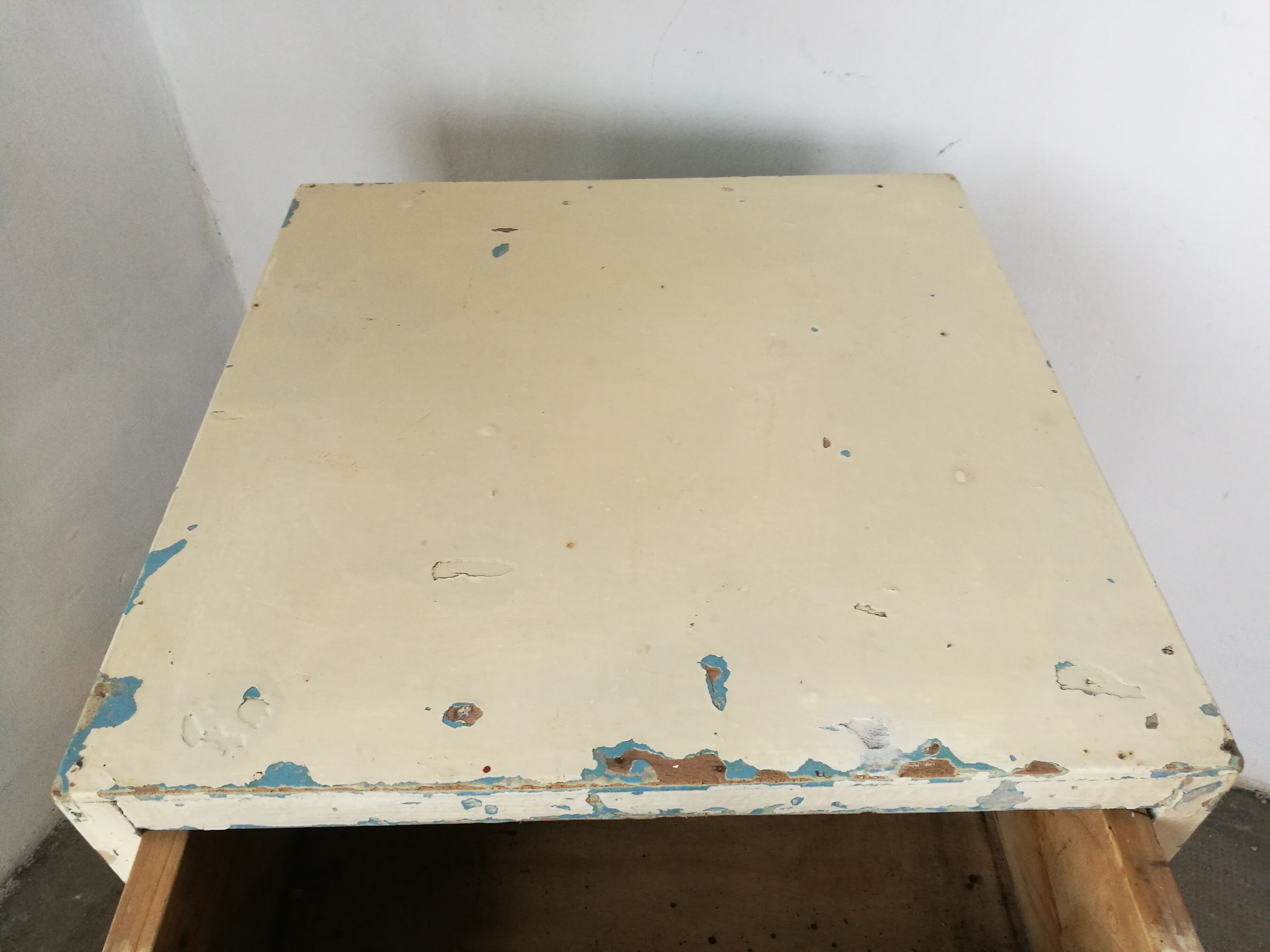 Workshop cabinet with drawers